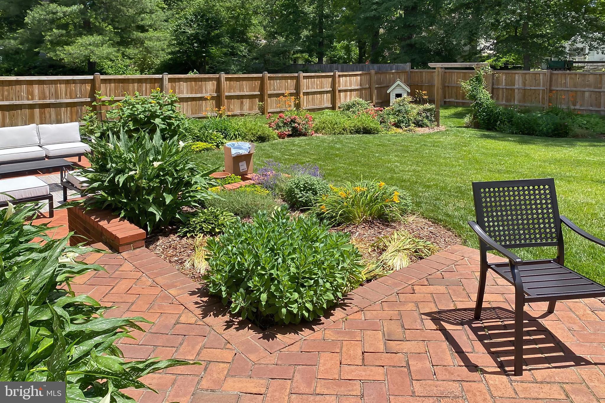 MOUNT VERNON MANOR - Residential