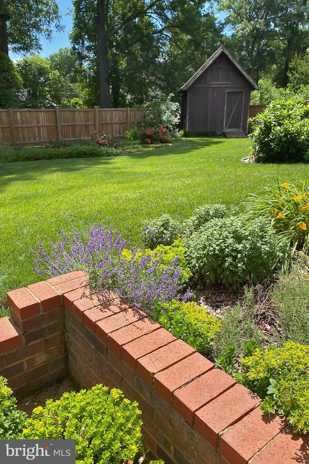 MOUNT VERNON MANOR - Residential