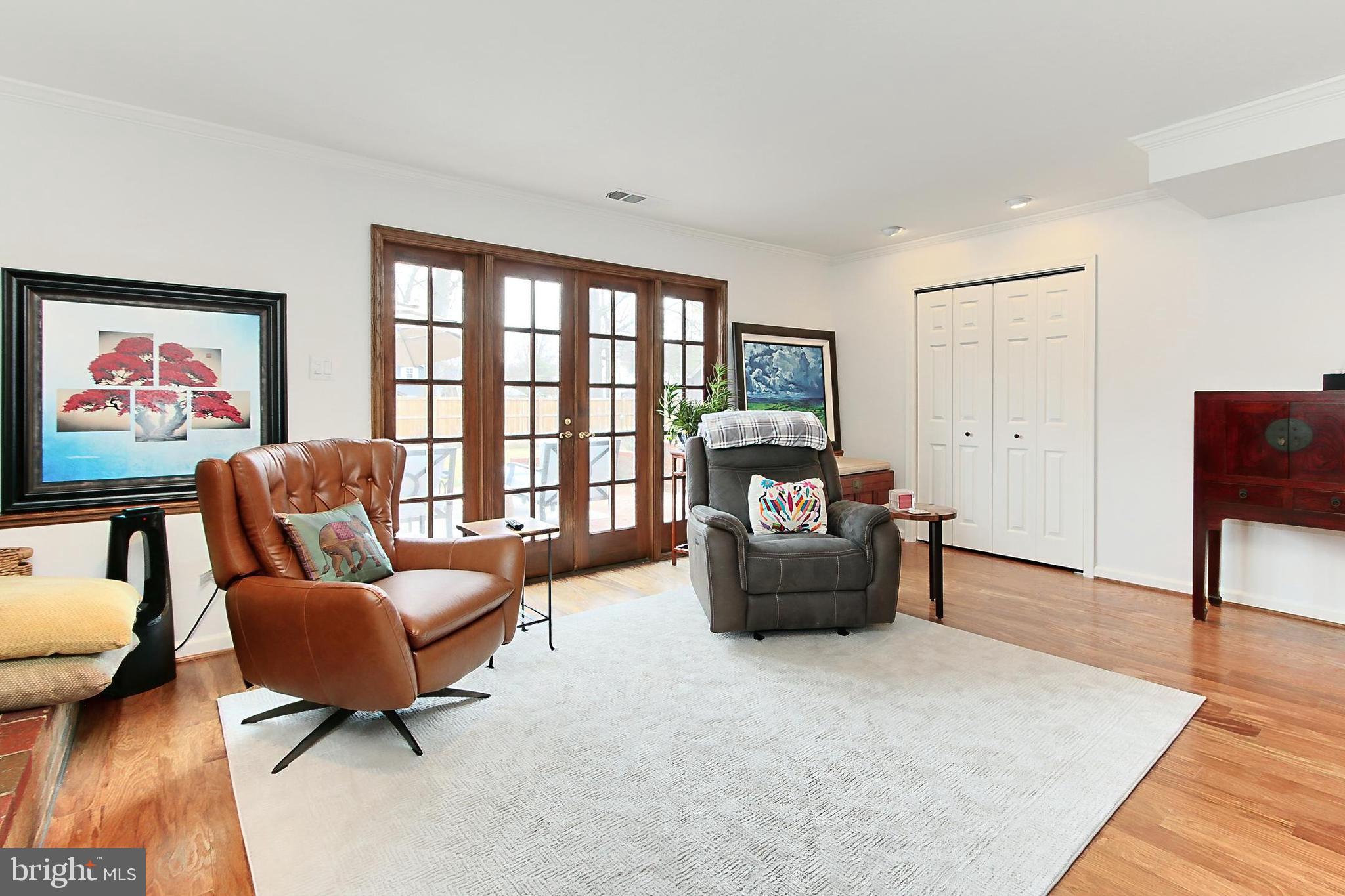 MOUNT VERNON MANOR - Residential