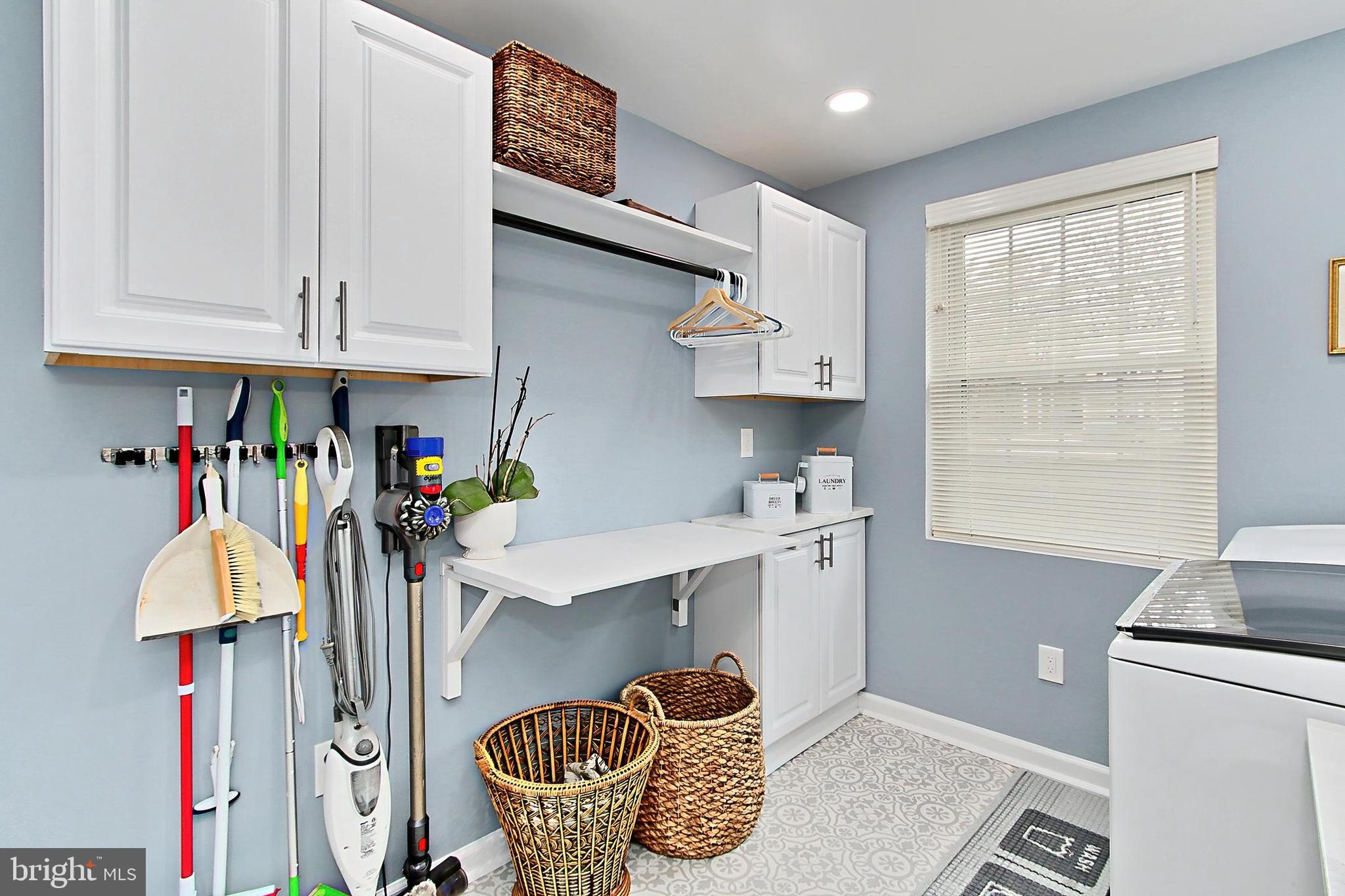 MOUNT VERNON MANOR - Residential