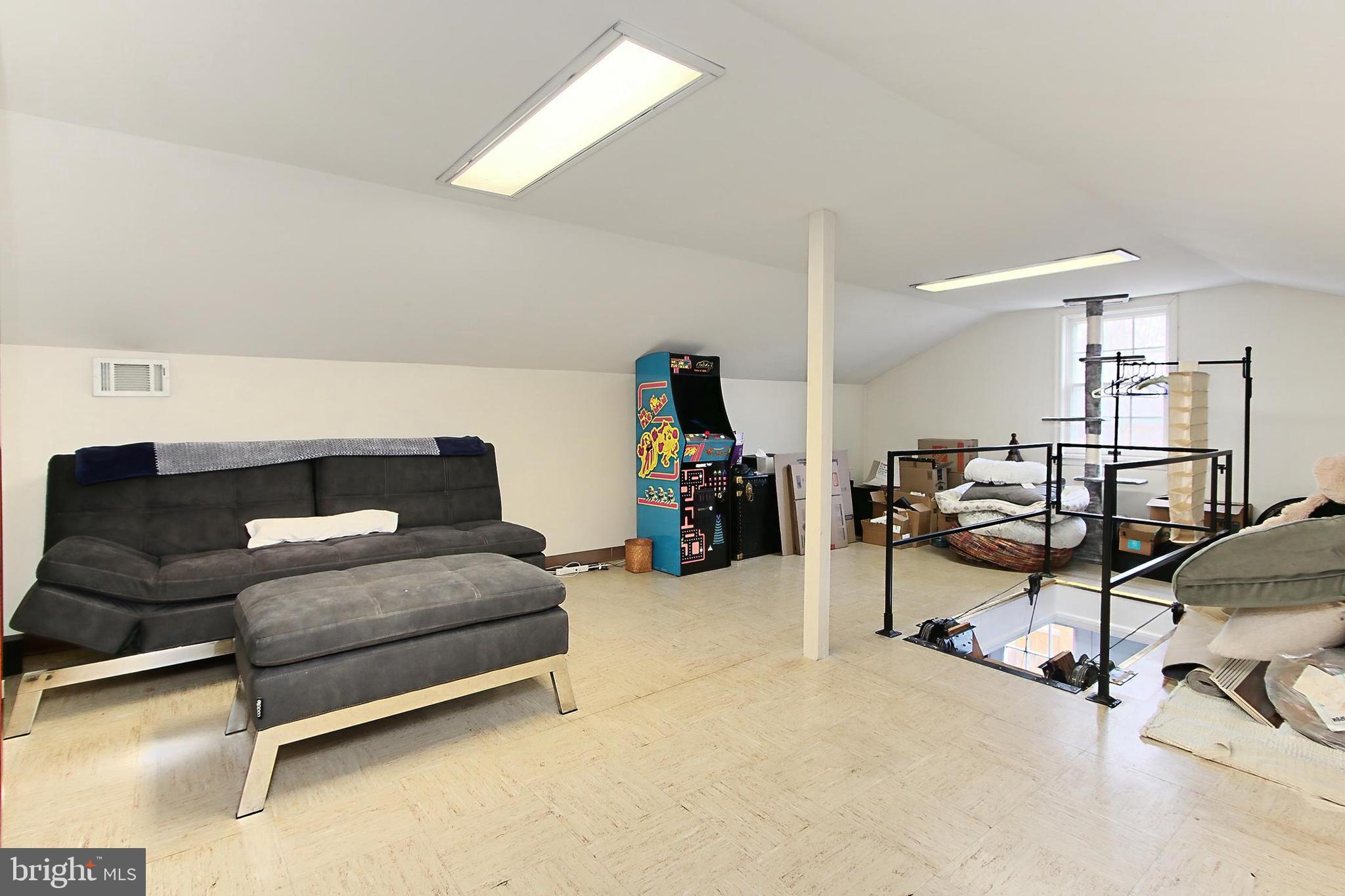 MOUNT VERNON MANOR - Residential