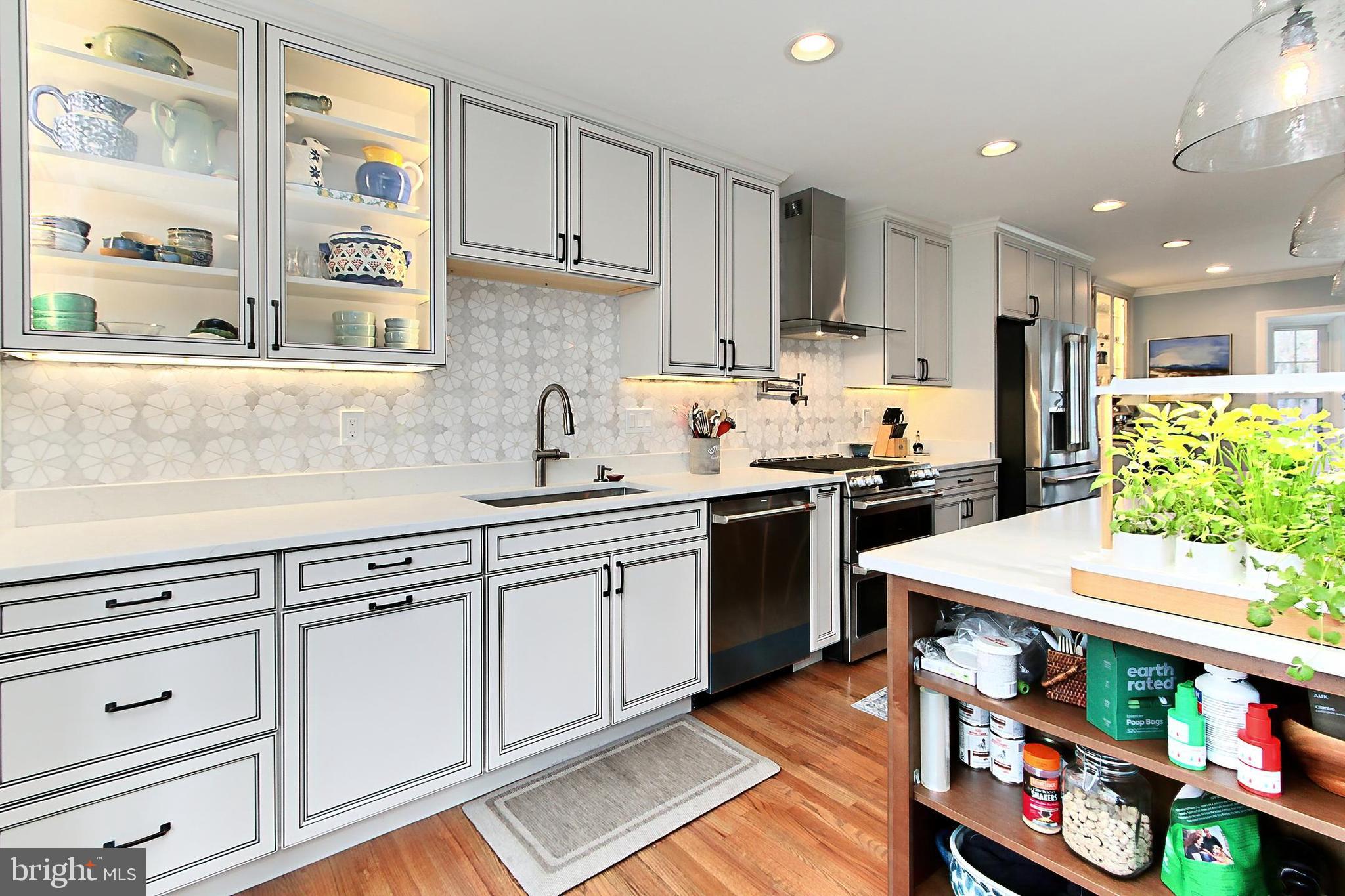 MOUNT VERNON MANOR - Residential