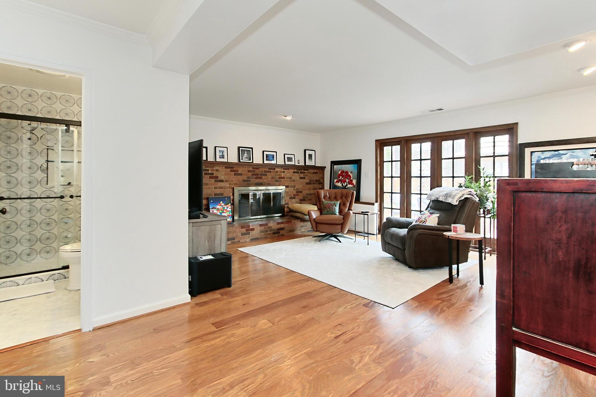 MOUNT VERNON MANOR - Residential