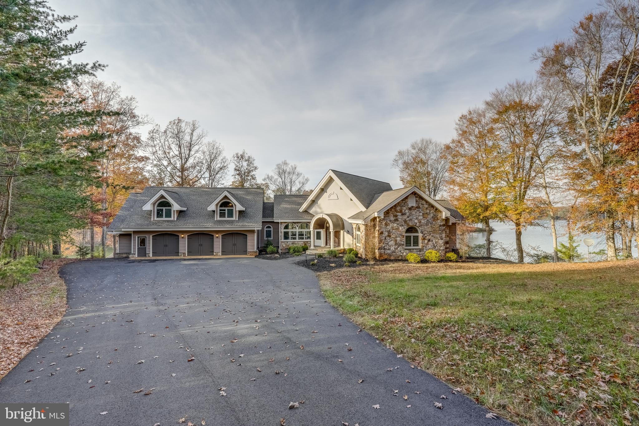 CATS PAW COVE - Residential