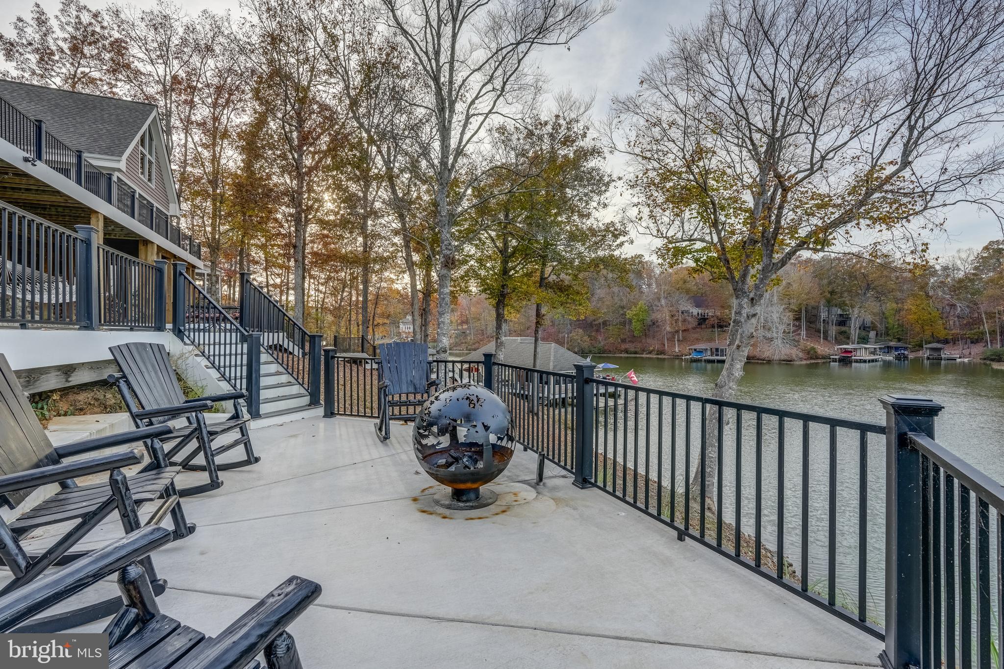 CATS PAW COVE - Residential