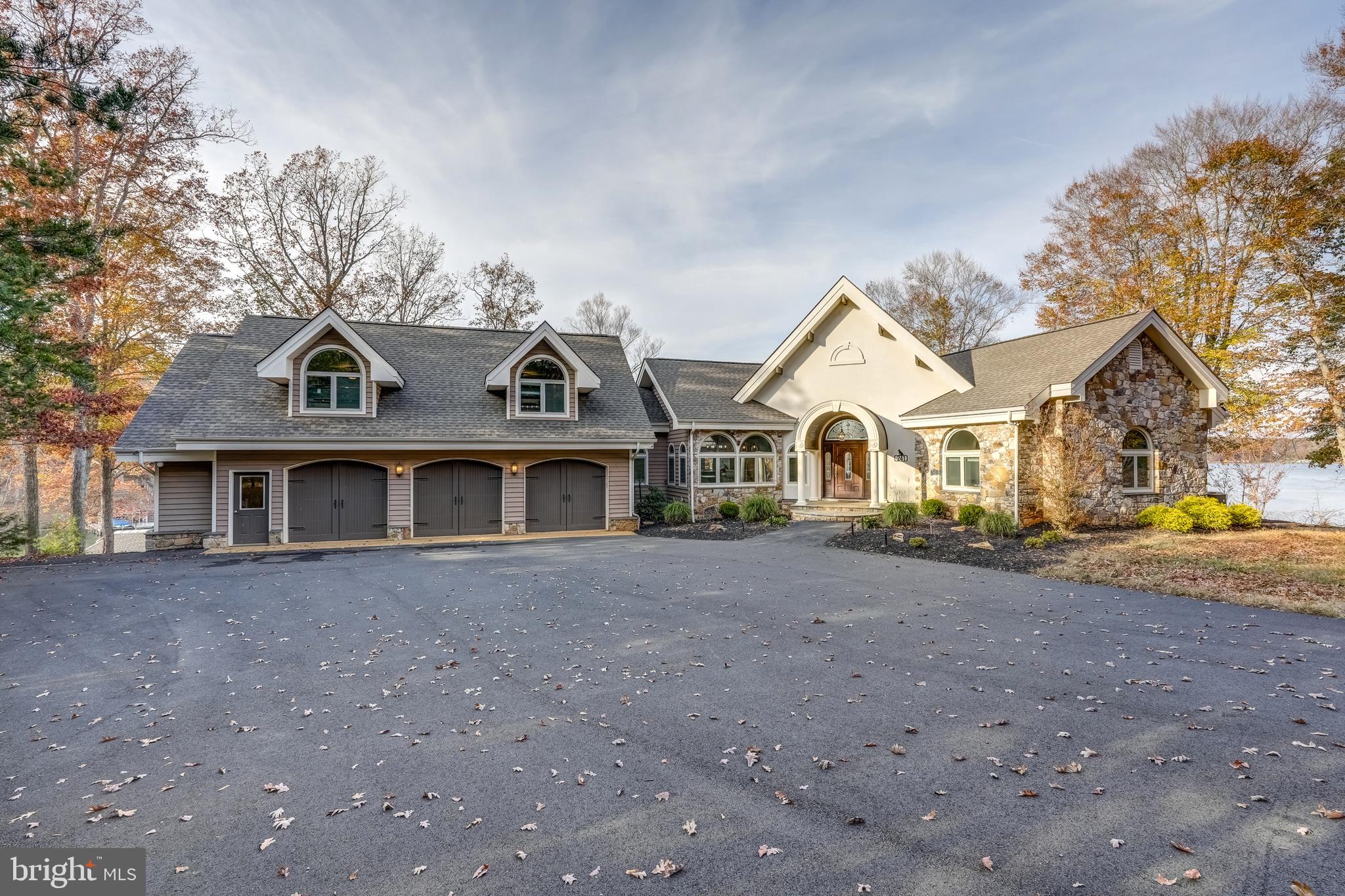 CATS PAW COVE - Residential