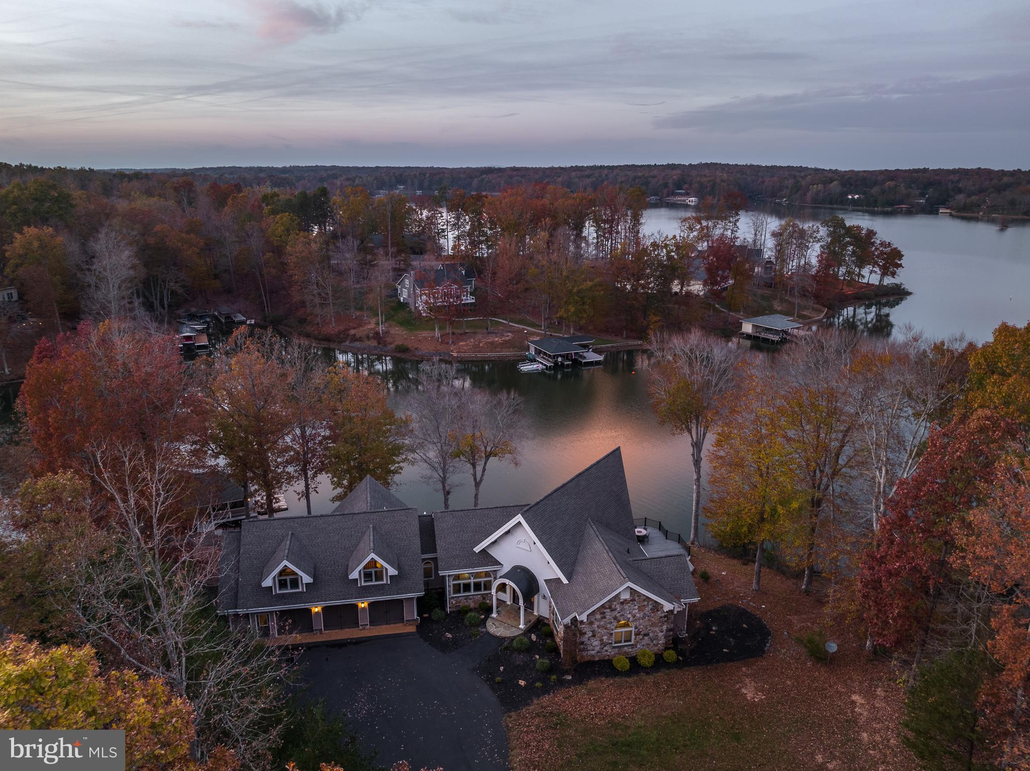 CATS PAW COVE - Residential