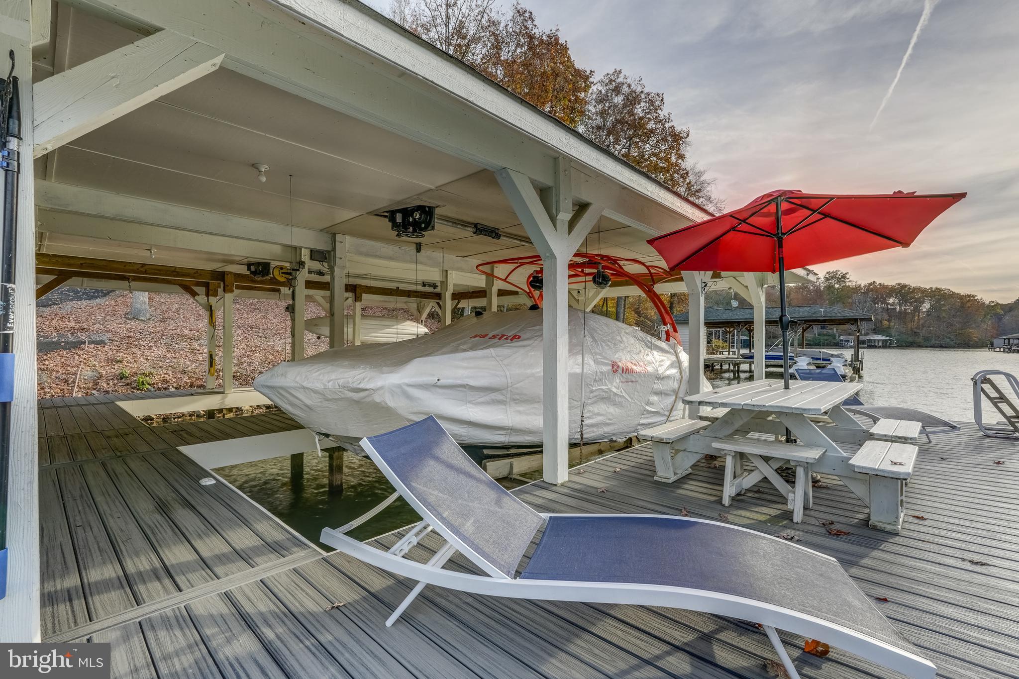 CATS PAW COVE - Residential