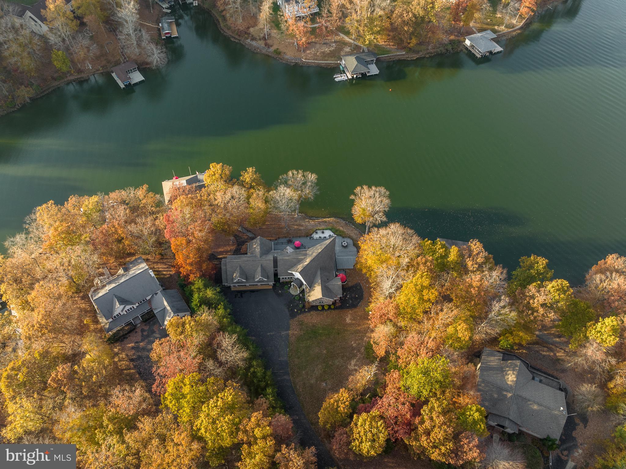 CATS PAW COVE - Residential