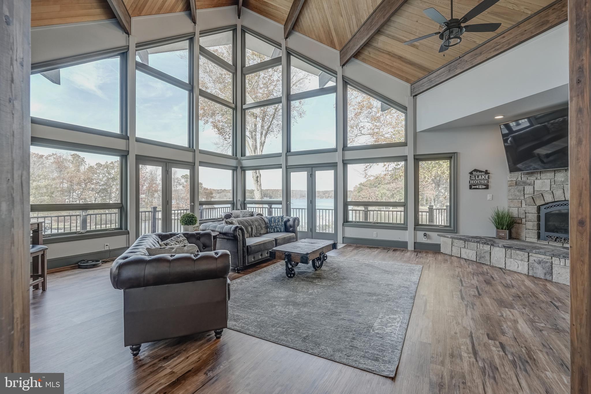 CATS PAW COVE - Residential