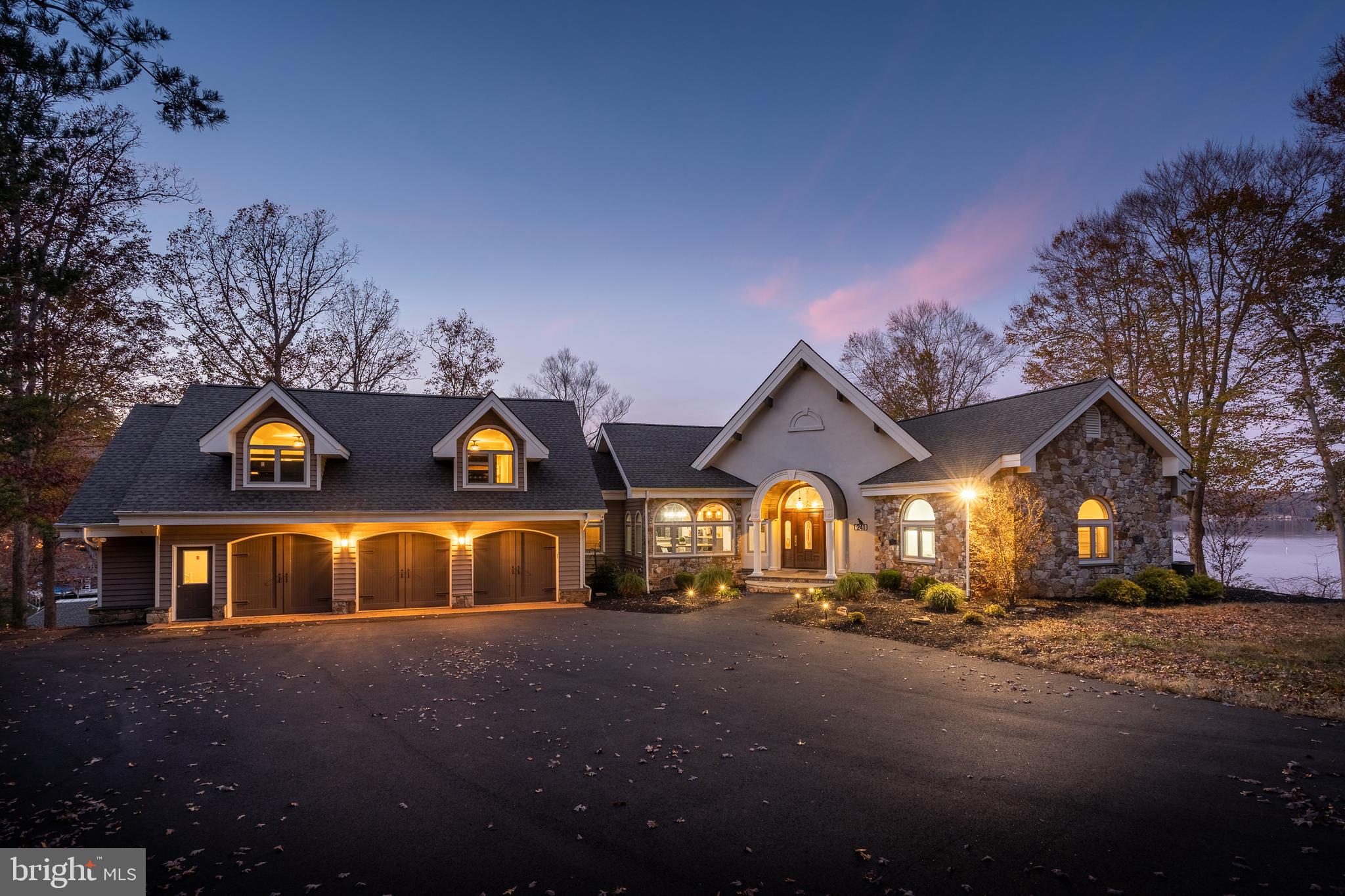 CATS PAW COVE - Residential