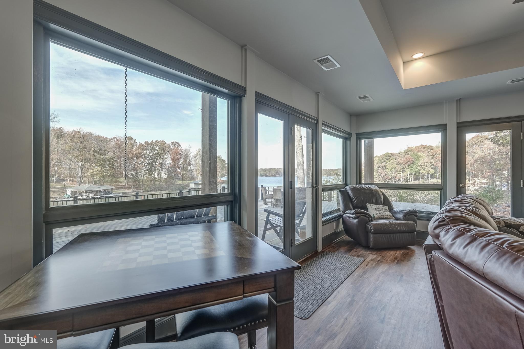 CATS PAW COVE - Residential