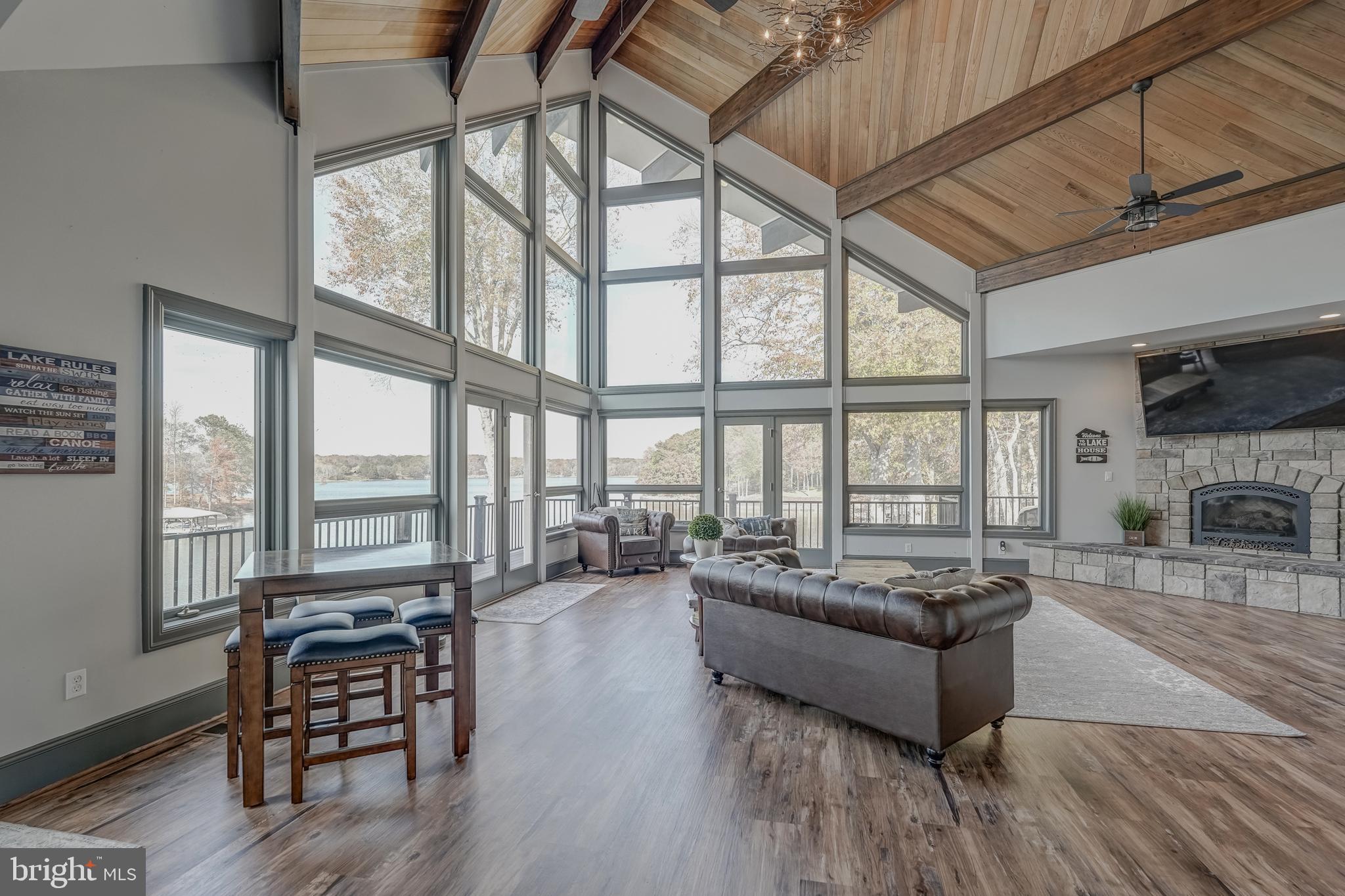 CATS PAW COVE - Residential