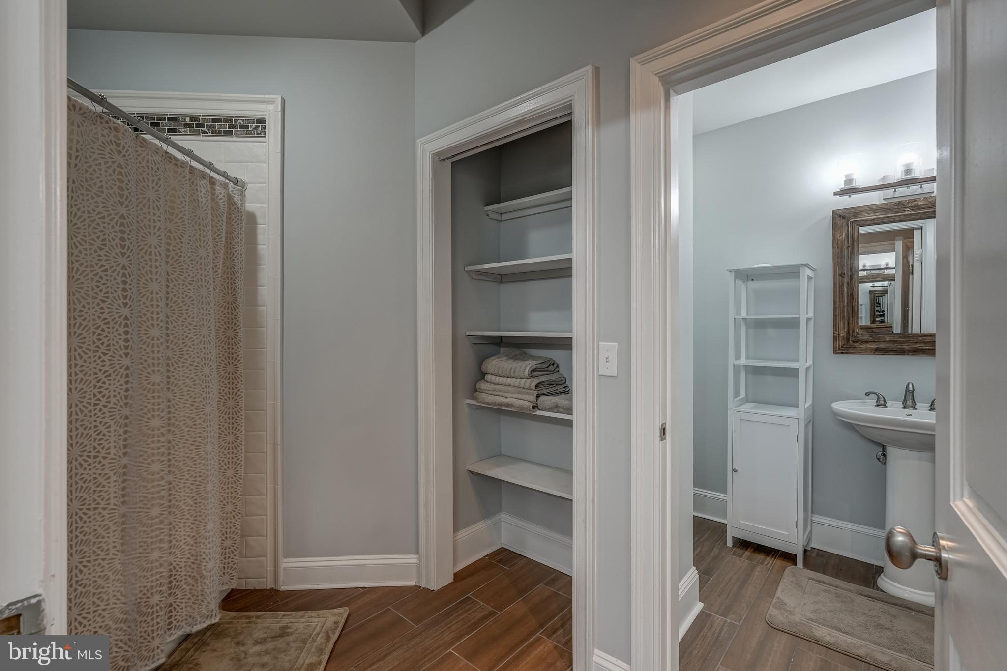 CATS PAW COVE - Residential