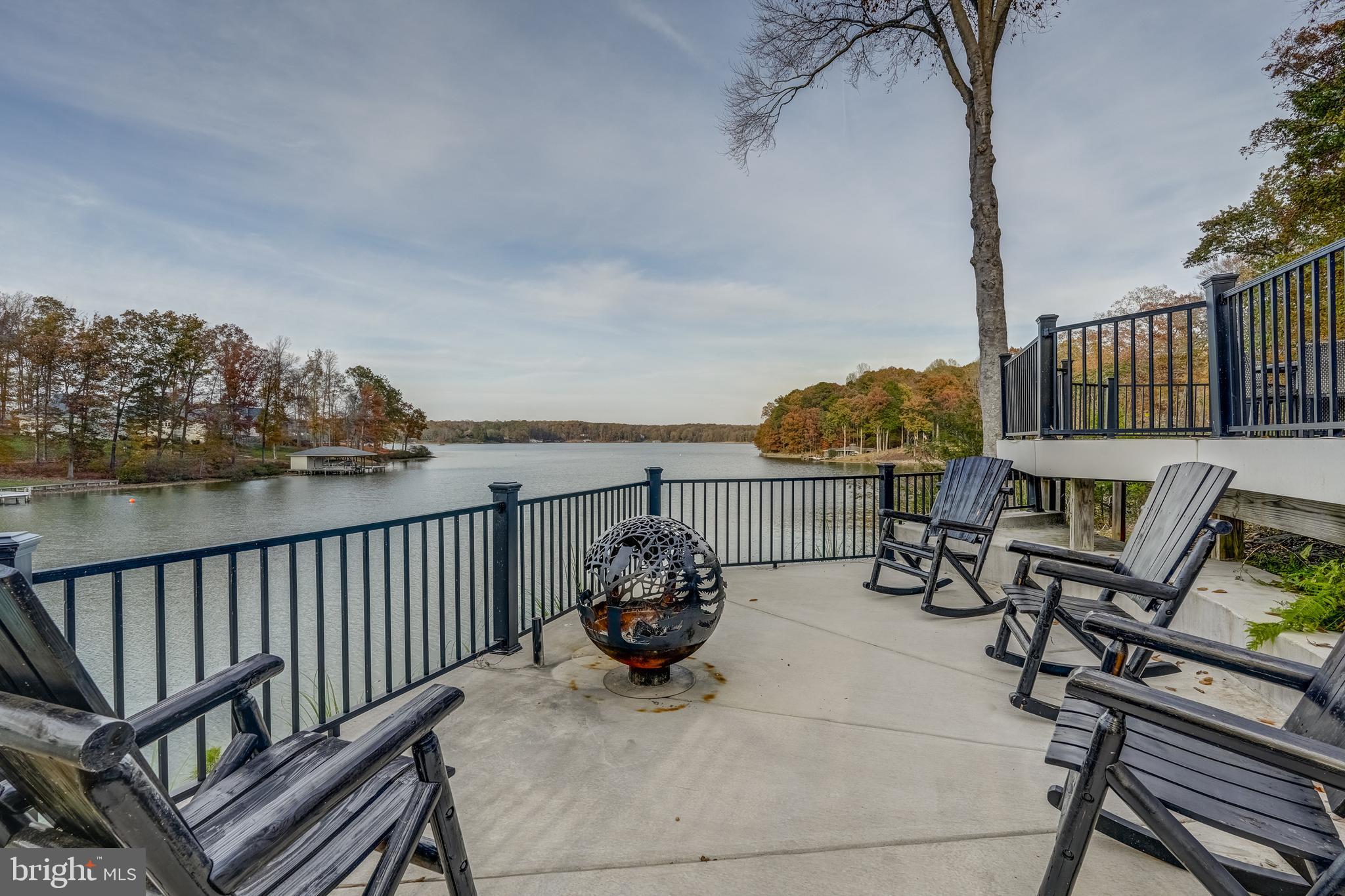 CATS PAW COVE - Residential