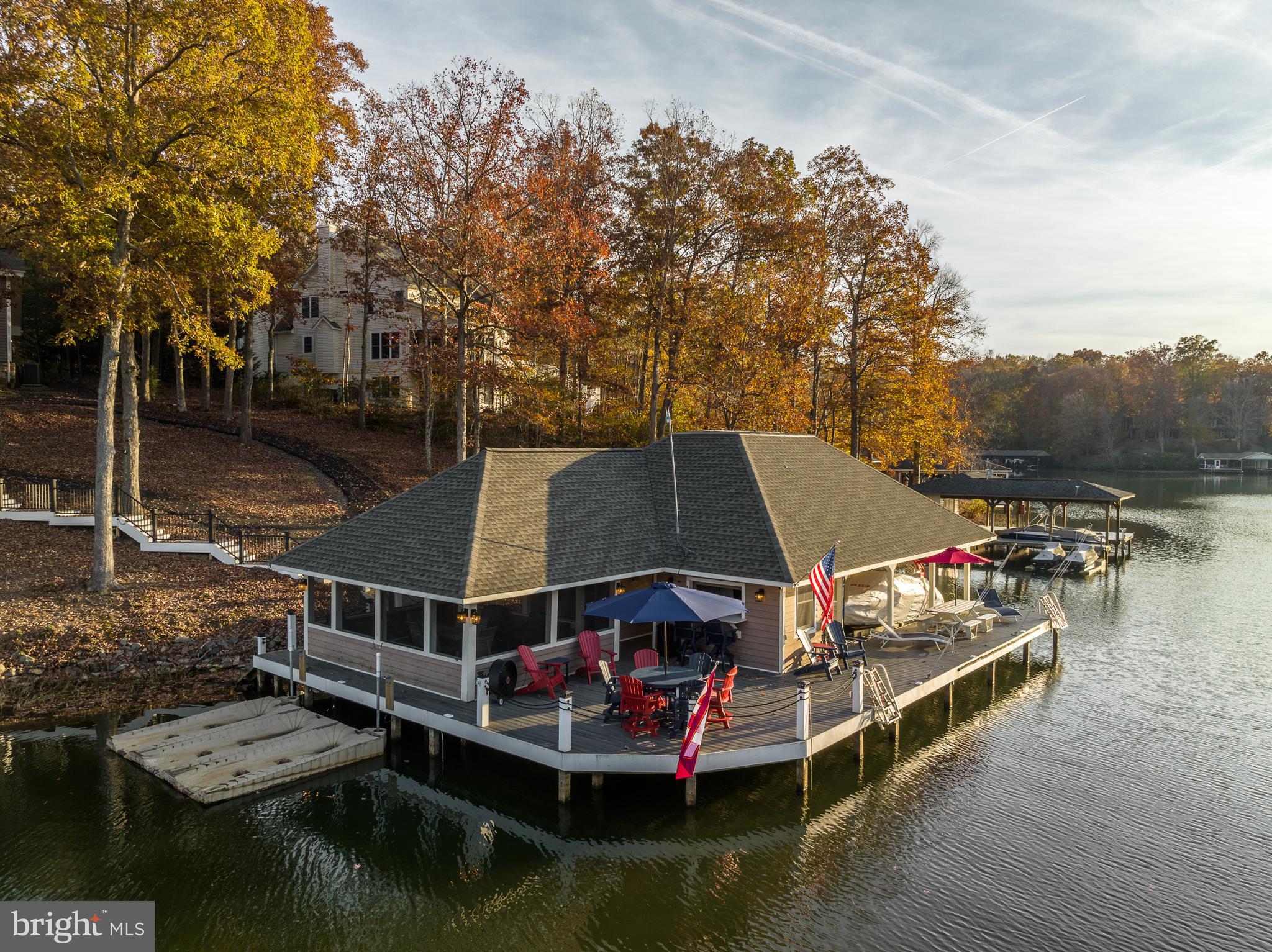 CATS PAW COVE - Residential