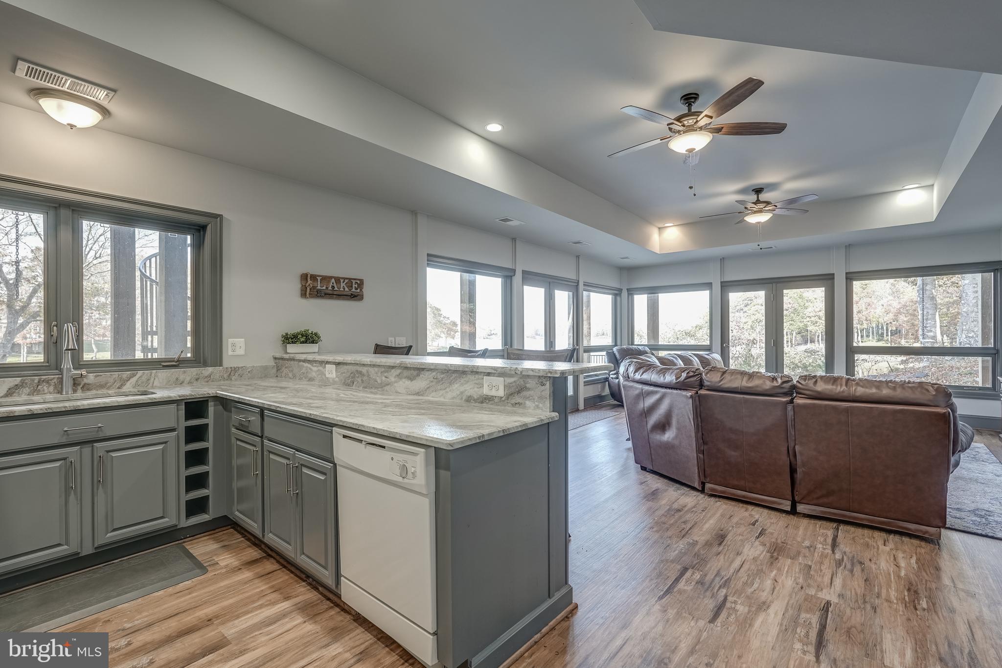 CATS PAW COVE - Residential