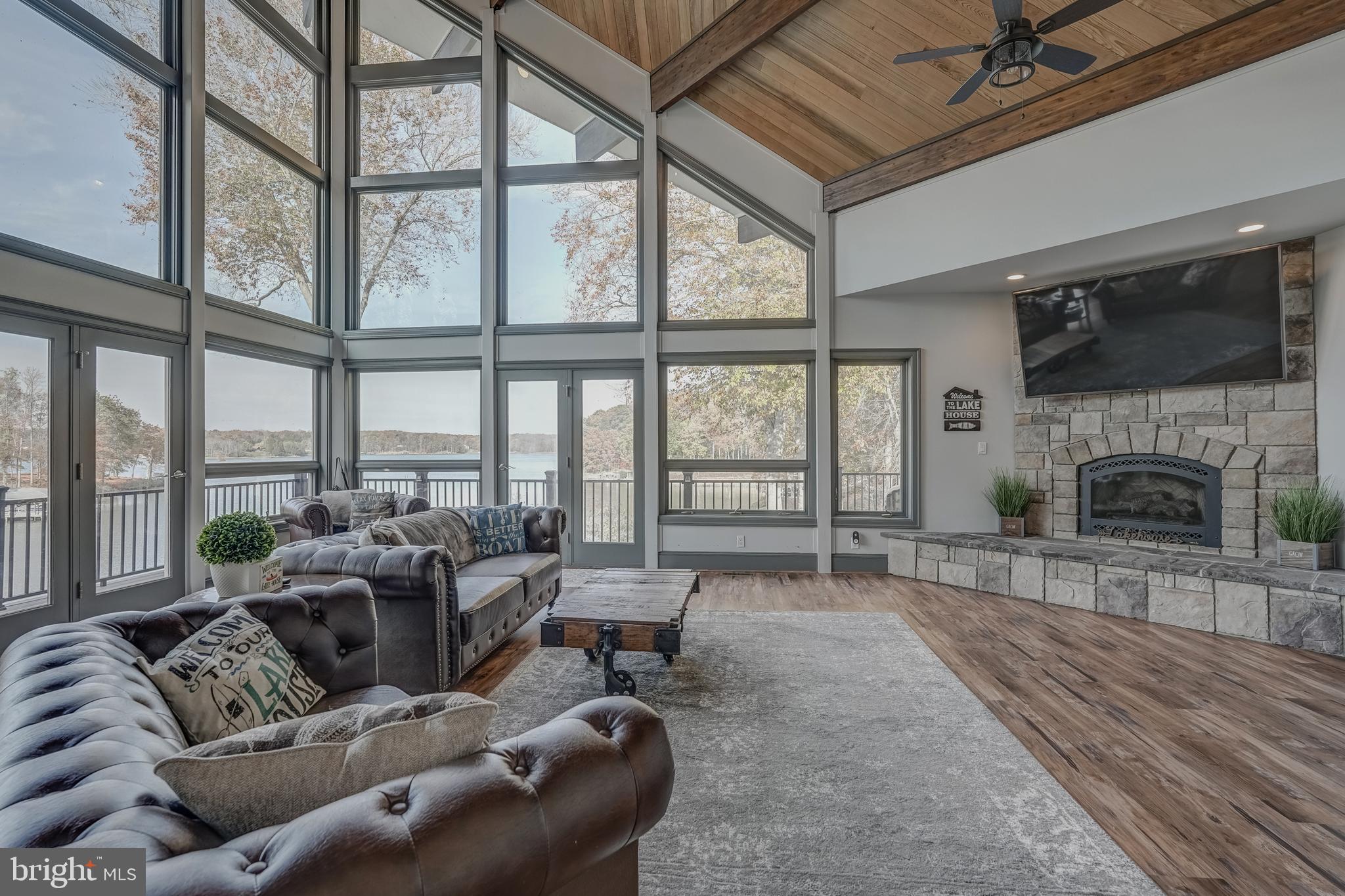 CATS PAW COVE - Residential