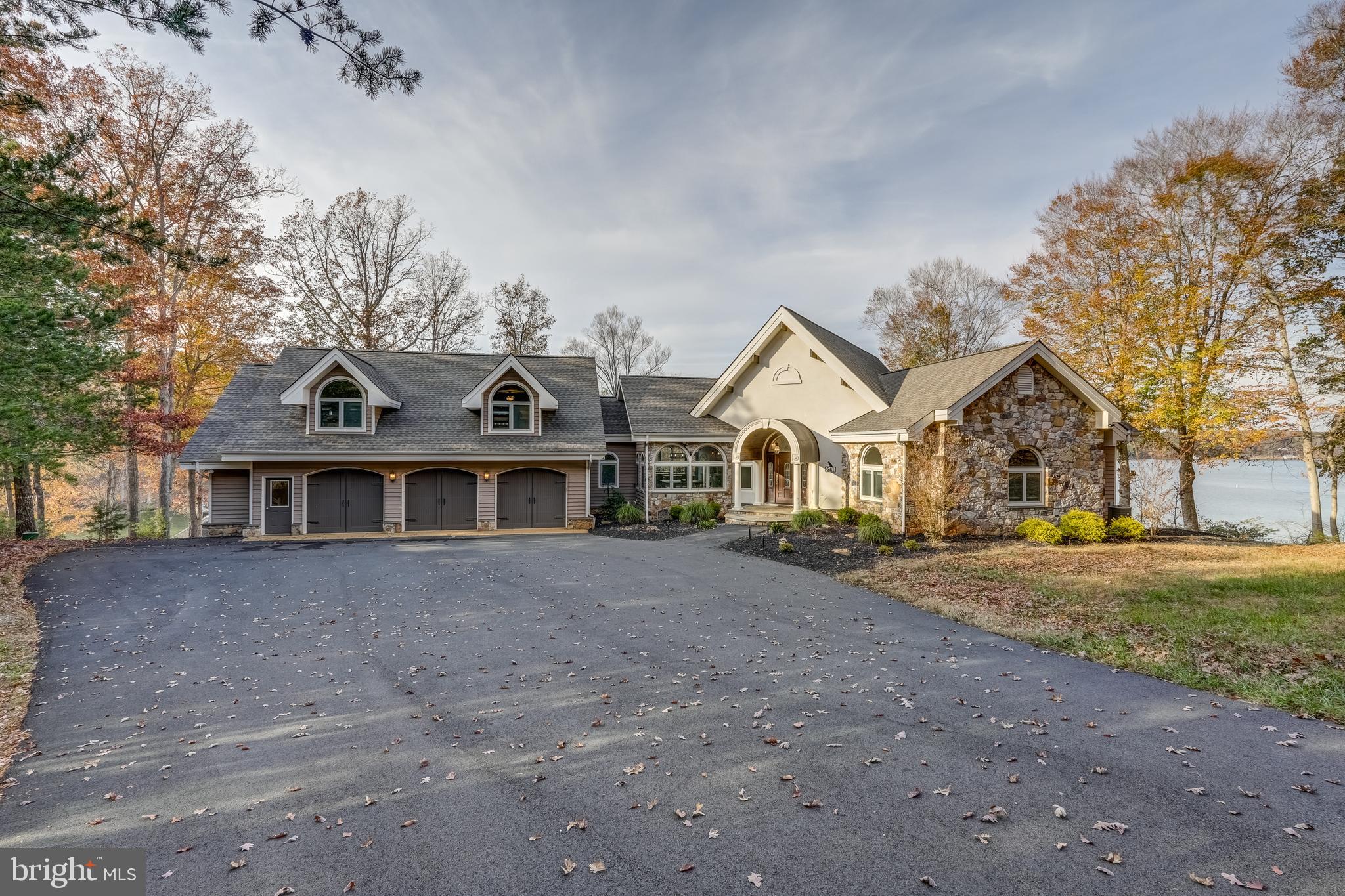 CATS PAW COVE - Residential