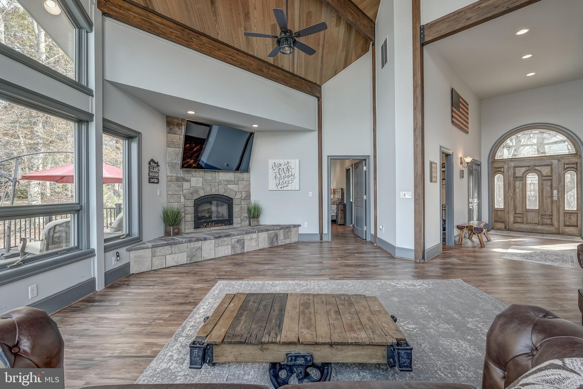 CATS PAW COVE - Residential