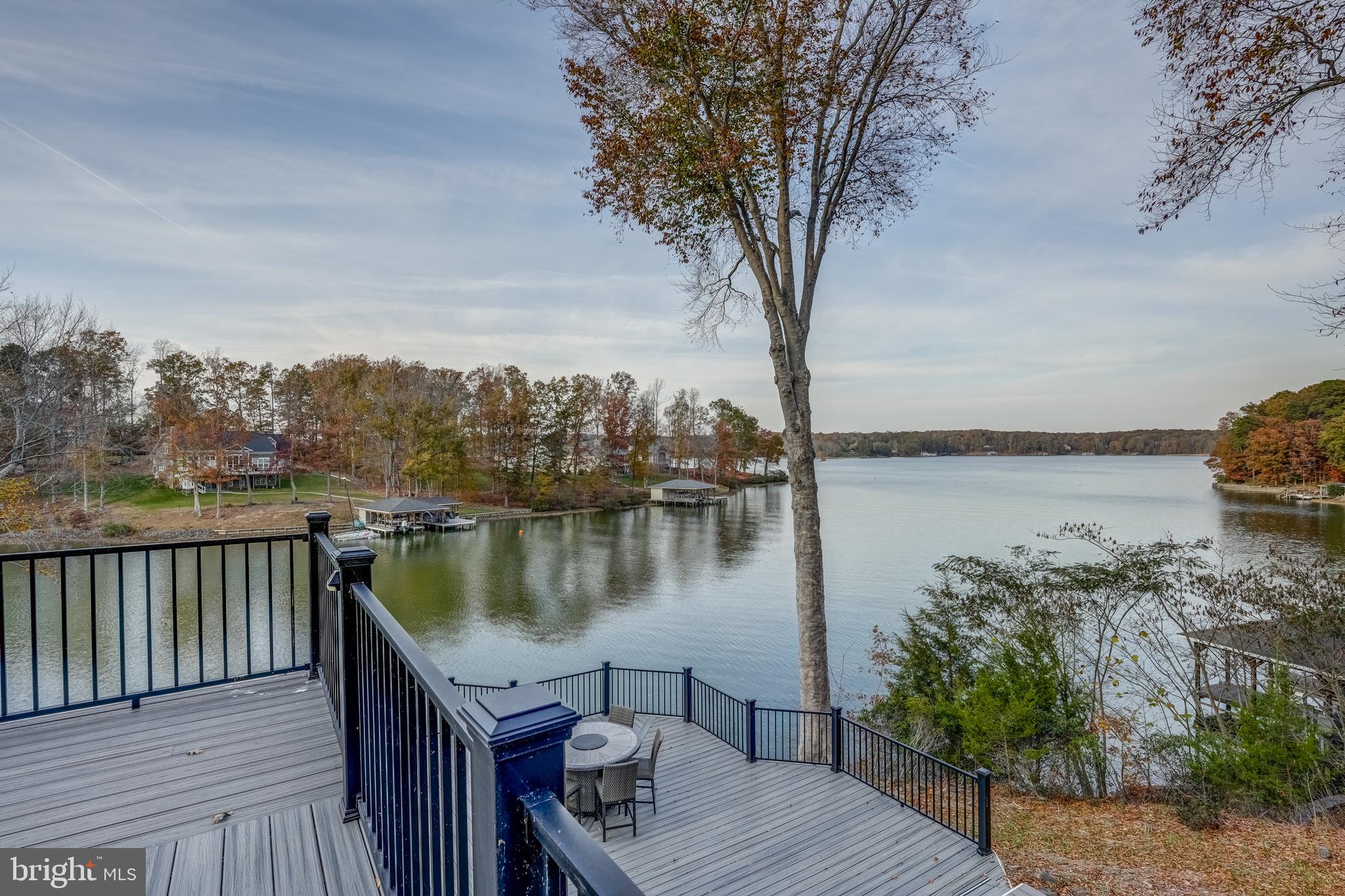 CATS PAW COVE - Residential