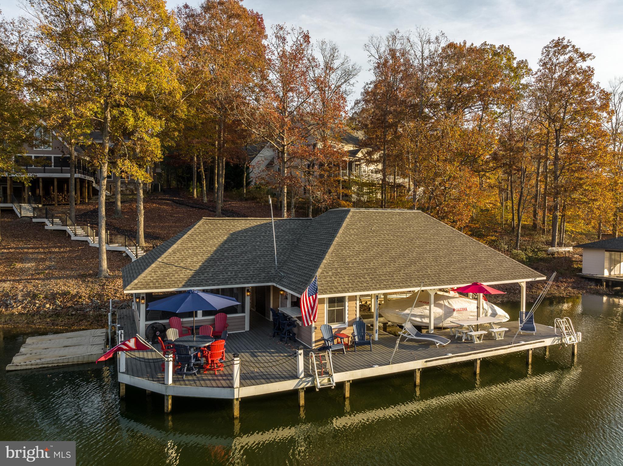 CATS PAW COVE - Residential