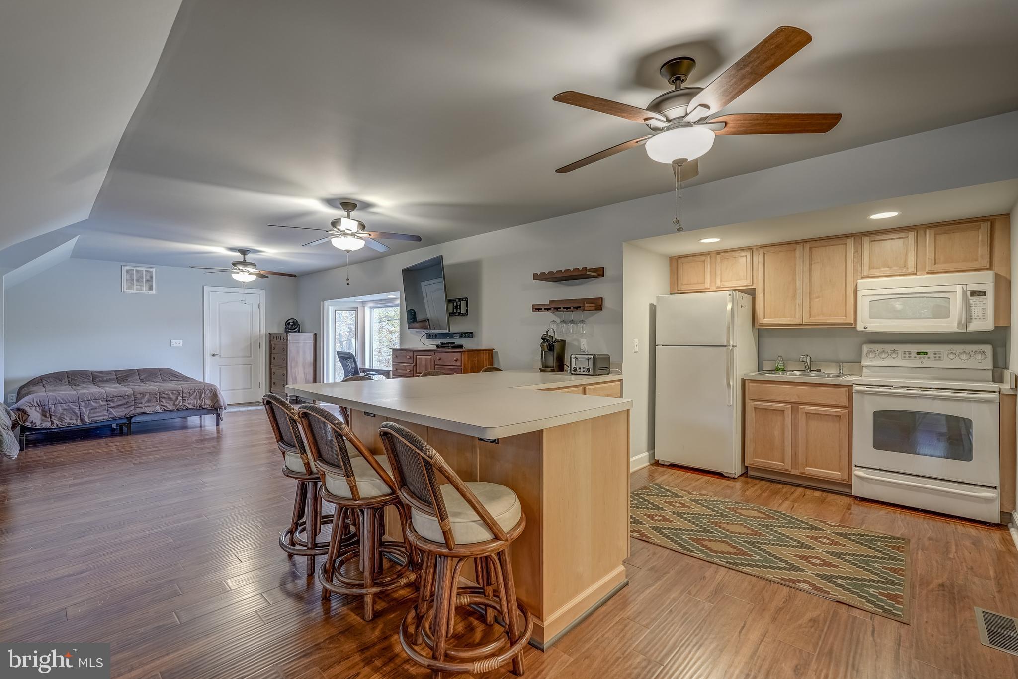 CATS PAW COVE - Residential