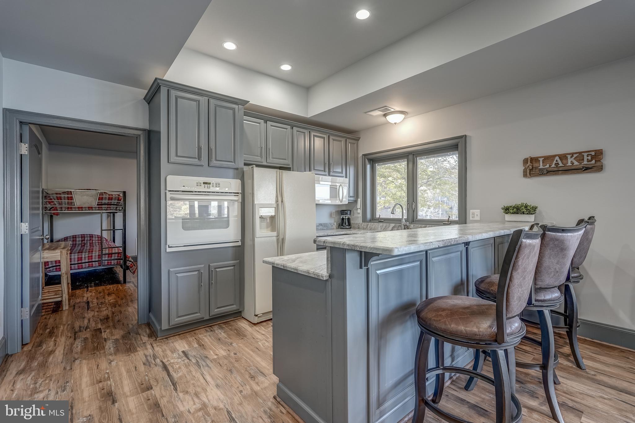 CATS PAW COVE - Residential