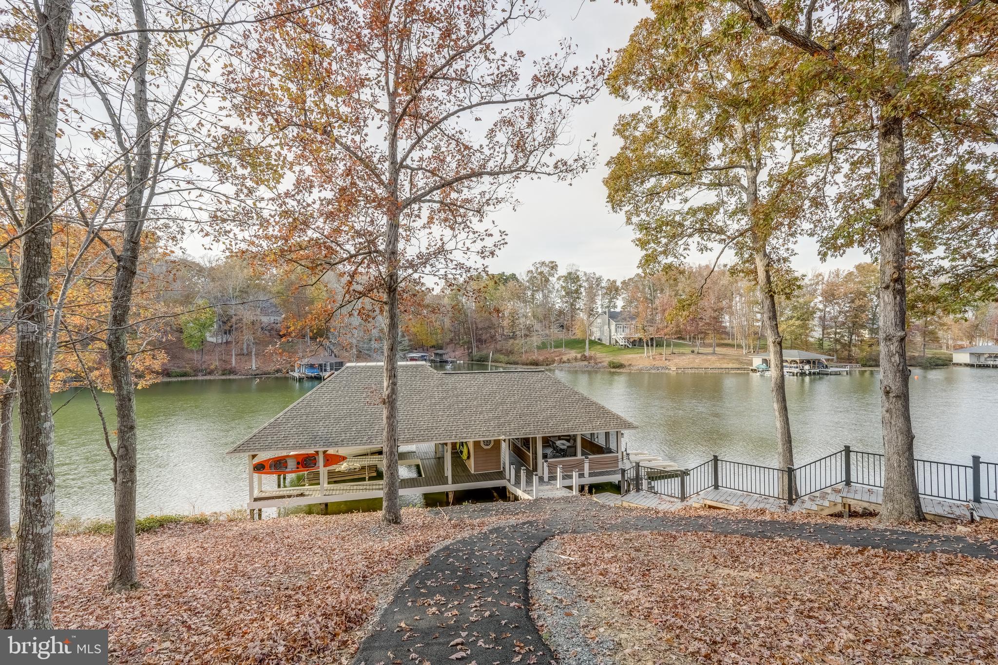 CATS PAW COVE - Residential