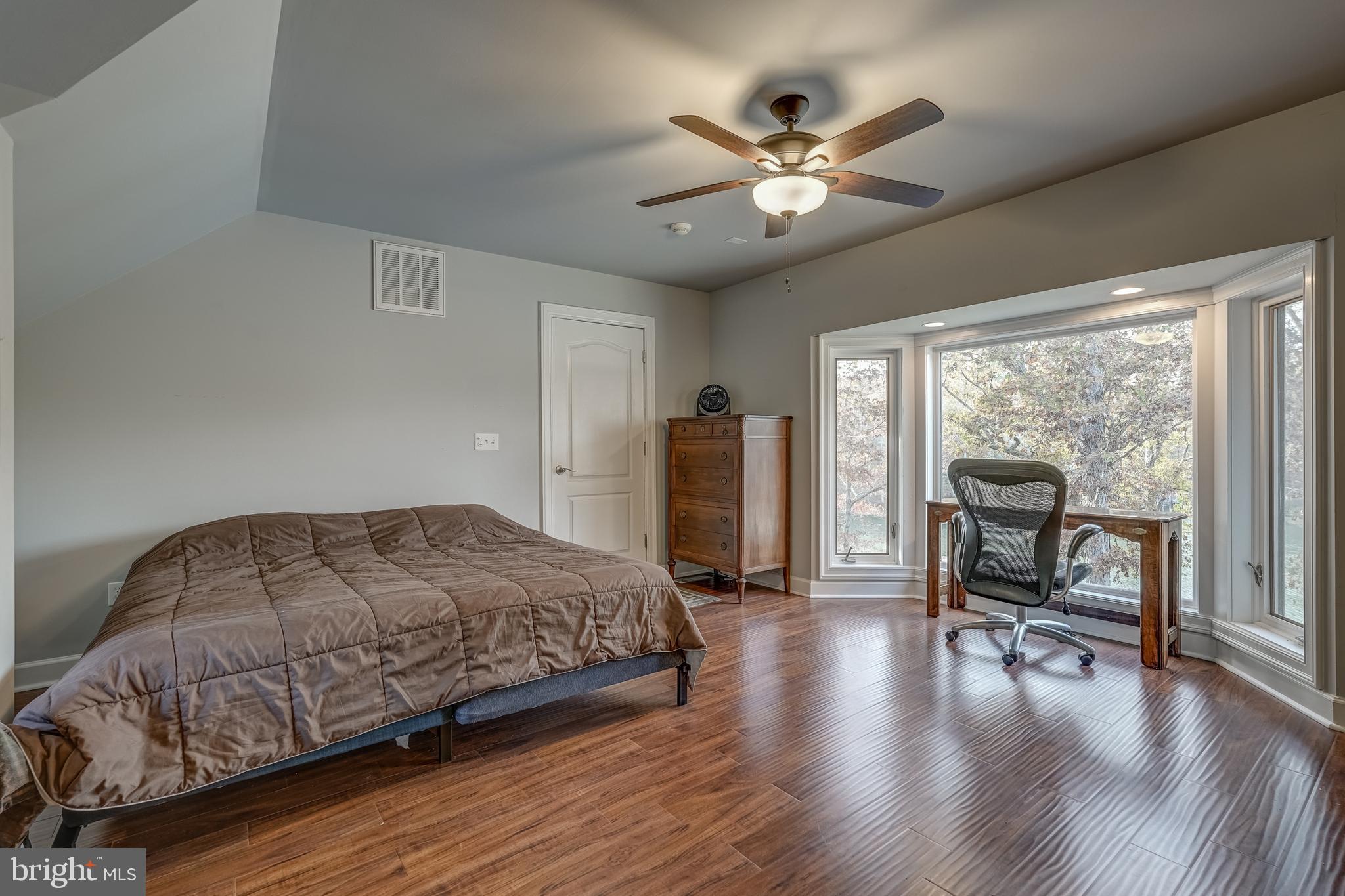 CATS PAW COVE - Residential