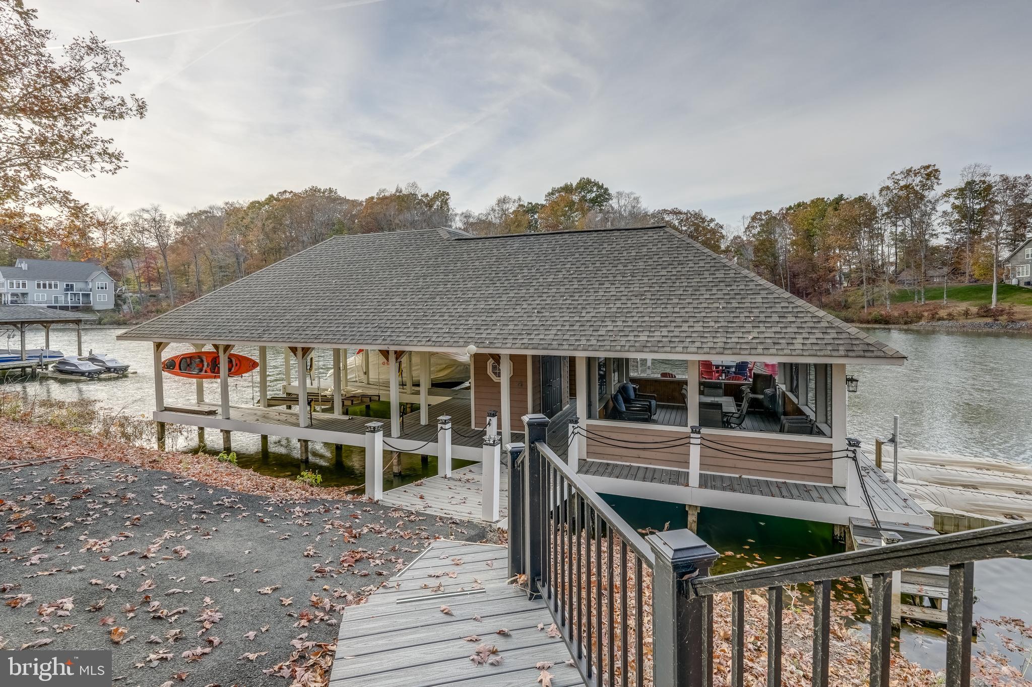 CATS PAW COVE - Residential