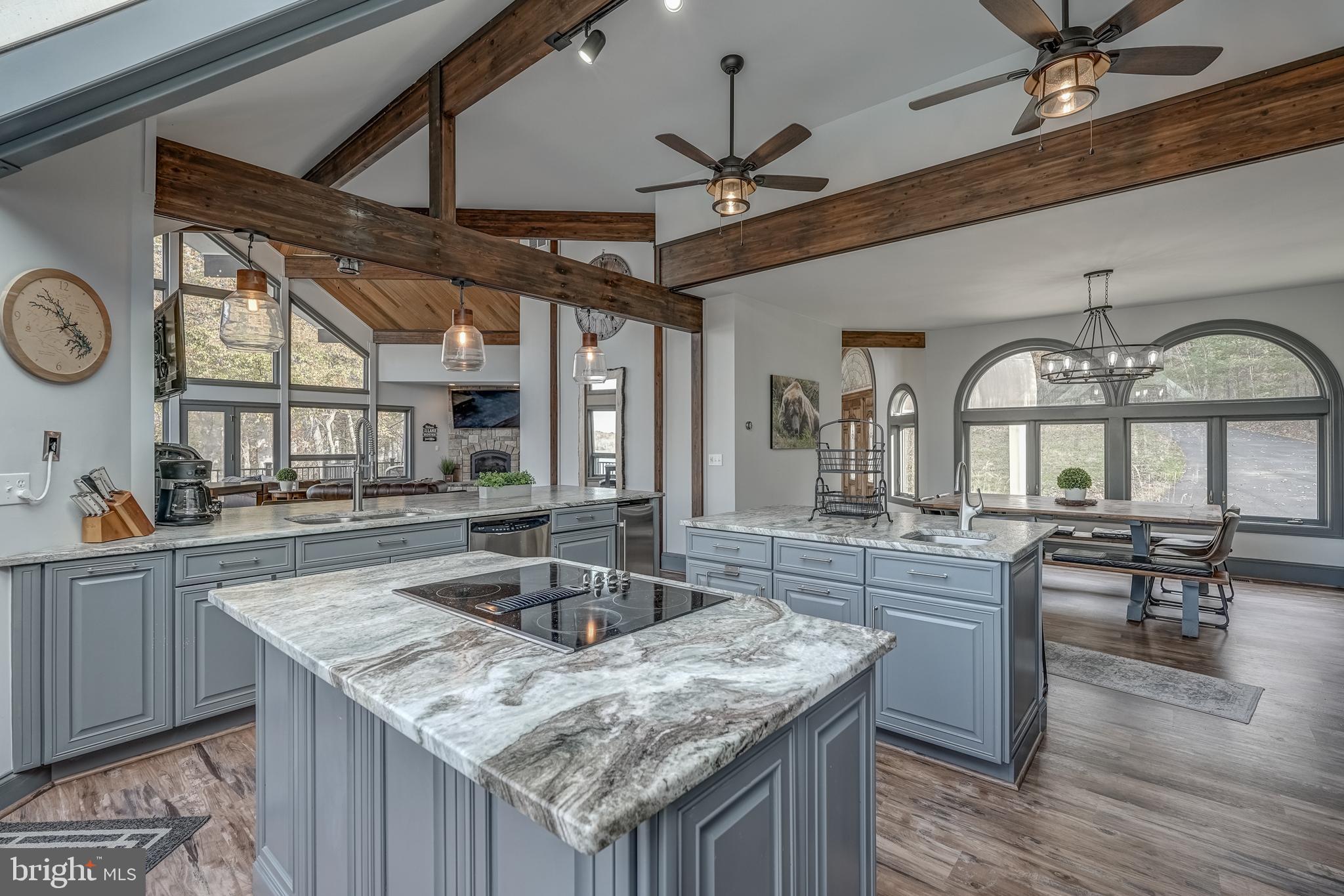 CATS PAW COVE - Residential