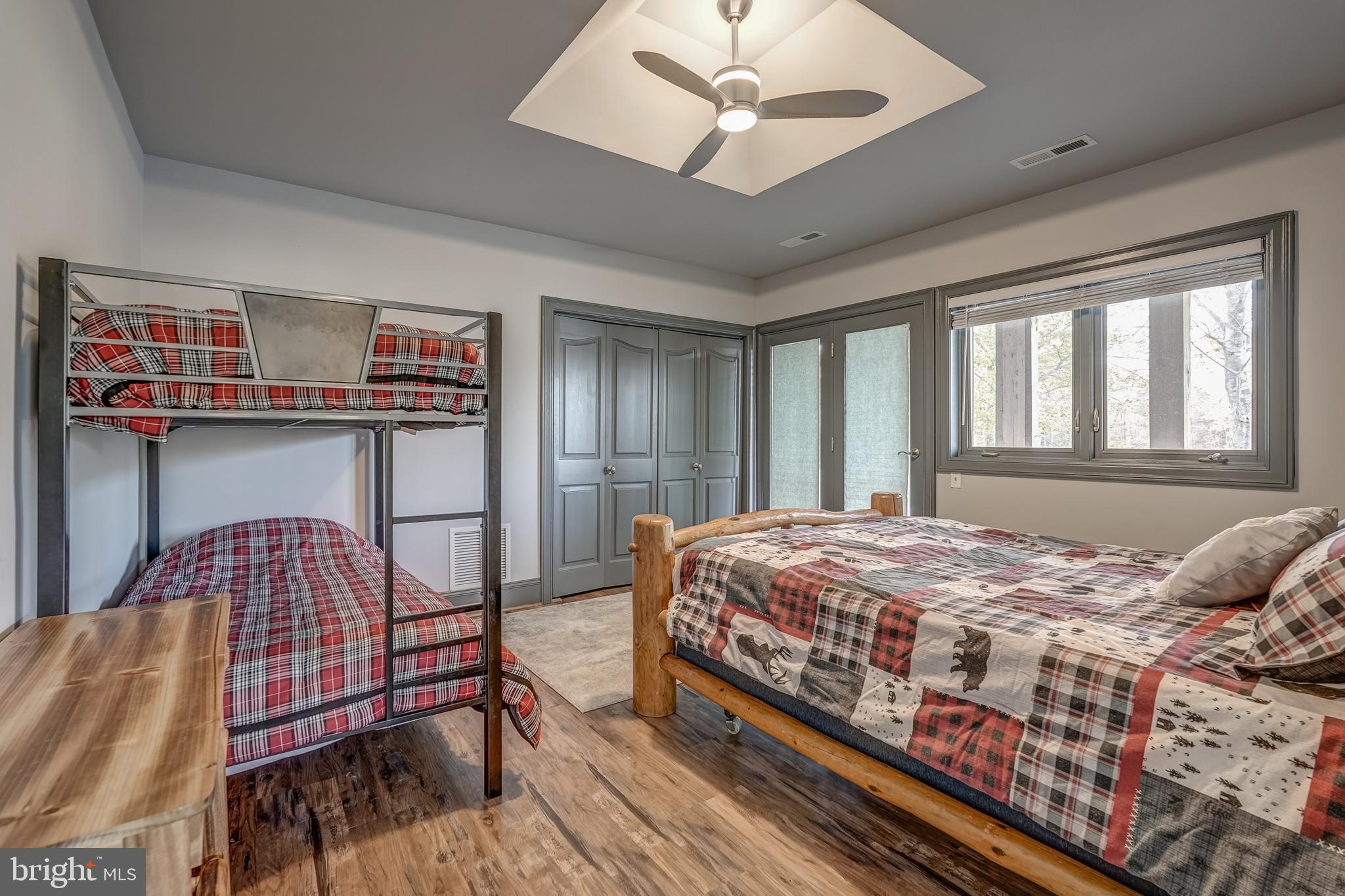 CATS PAW COVE - Residential