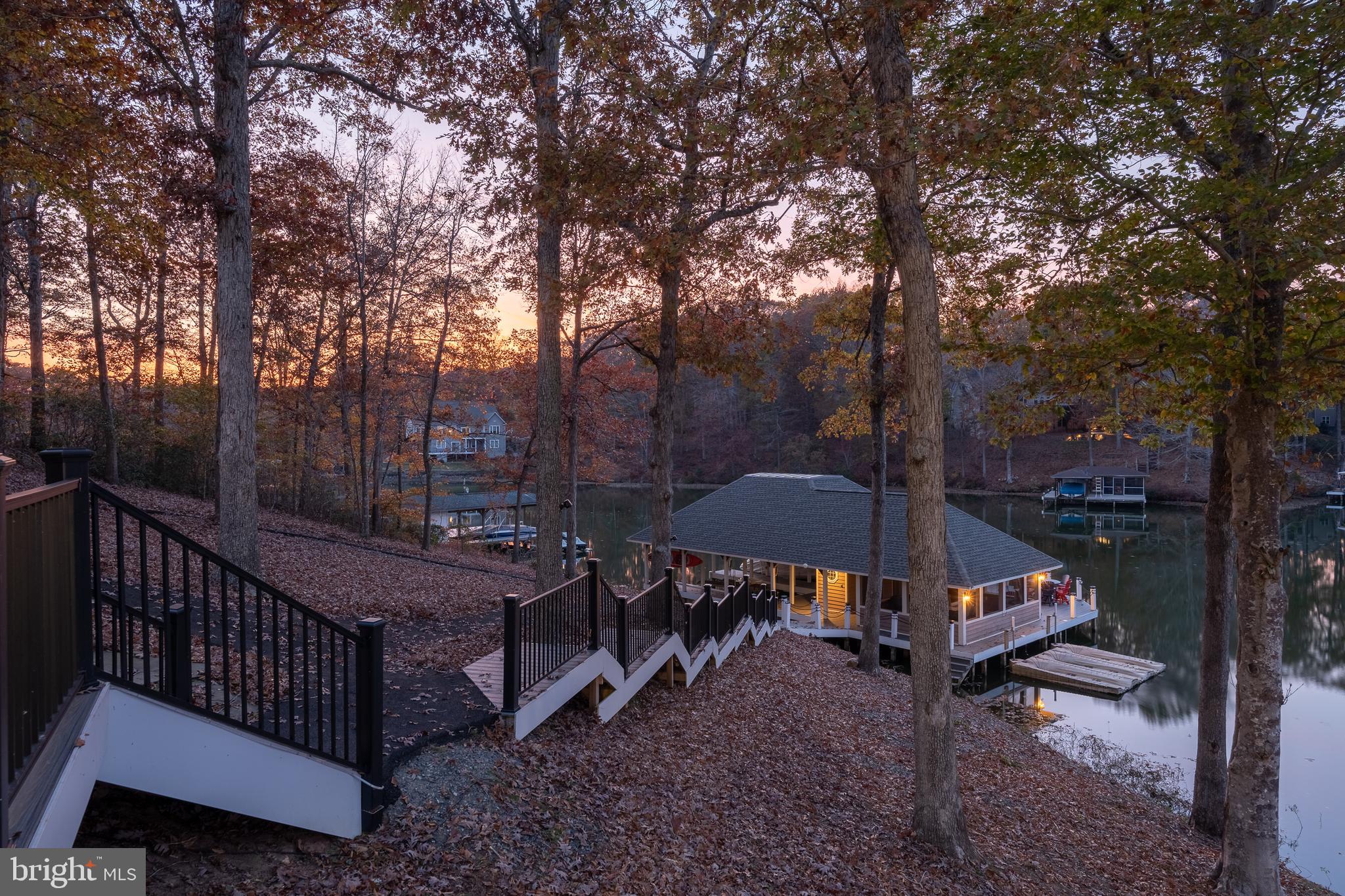 CATS PAW COVE - Residential