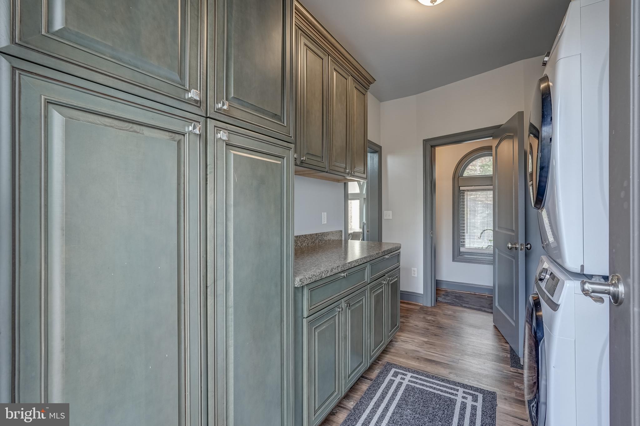 CATS PAW COVE - Residential