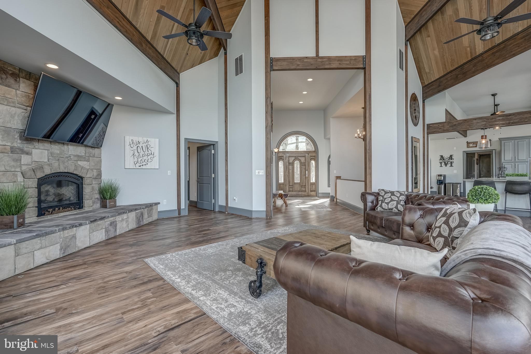 CATS PAW COVE - Residential