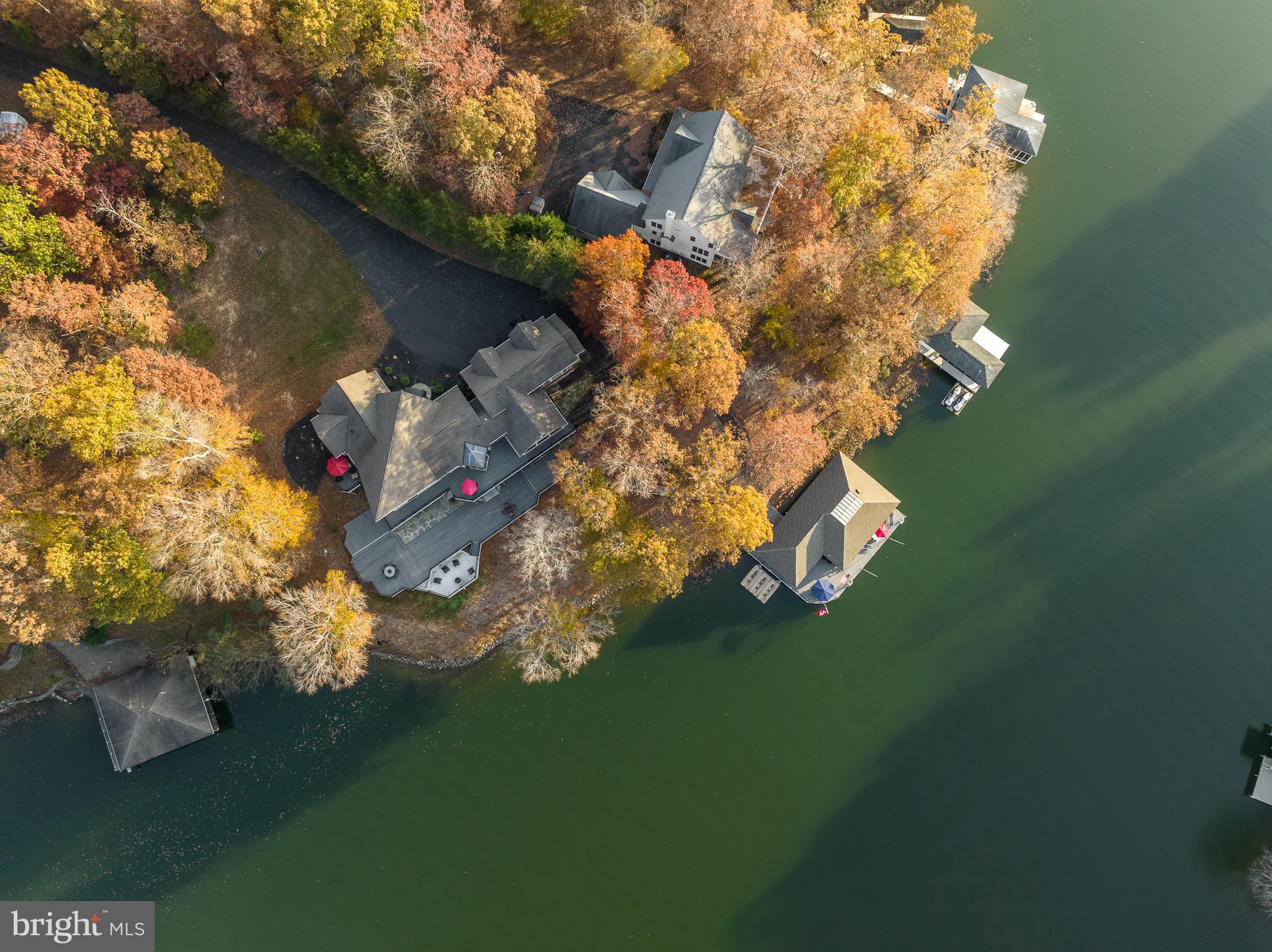 CATS PAW COVE - Residential