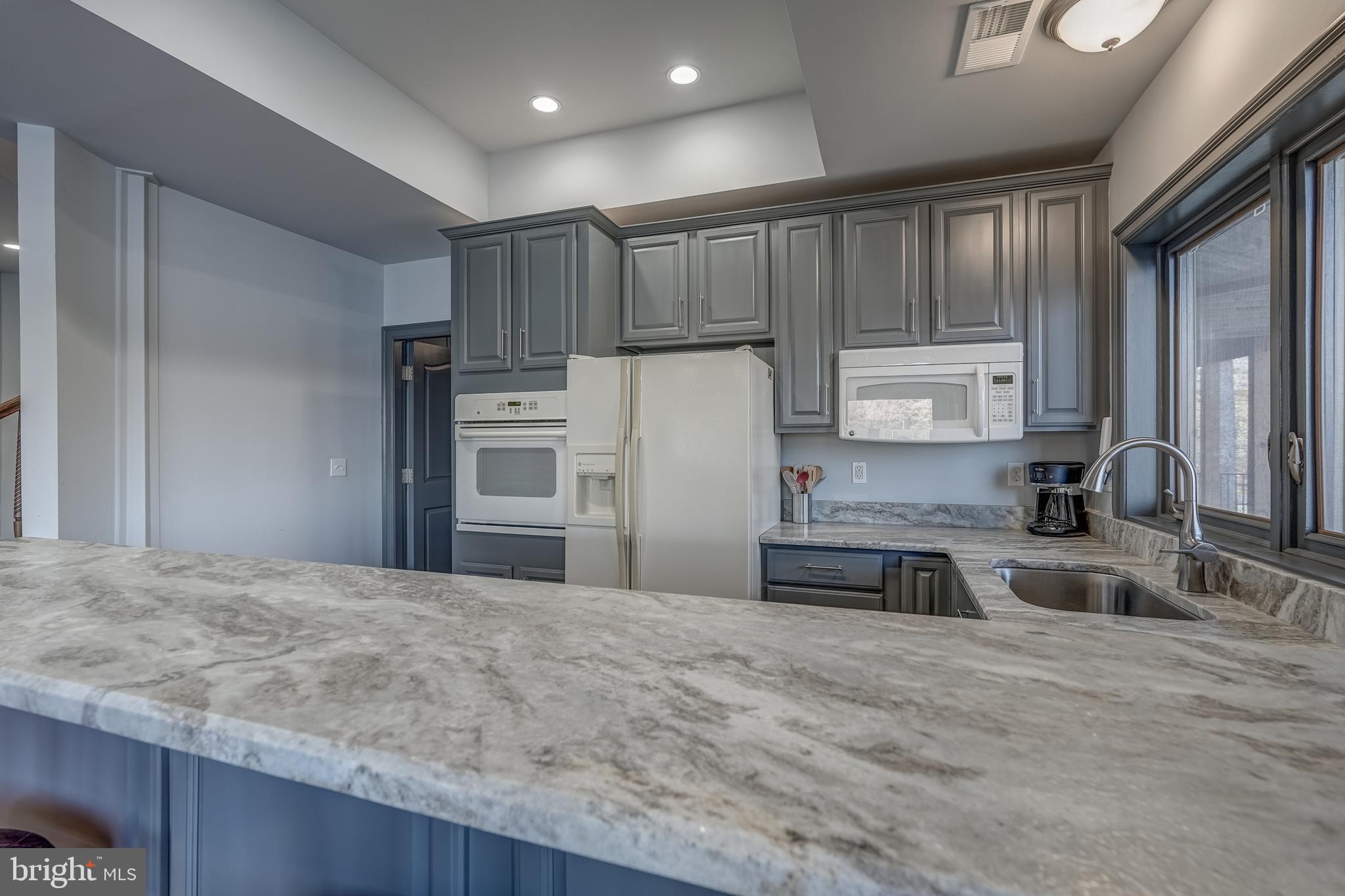 CATS PAW COVE - Residential