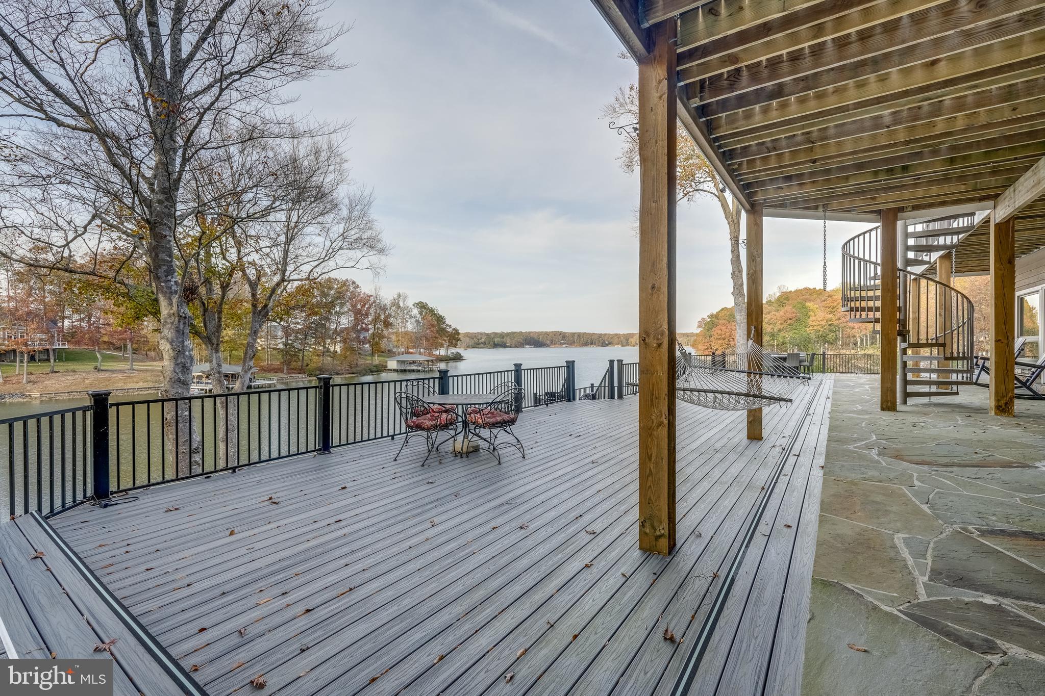 CATS PAW COVE - Residential