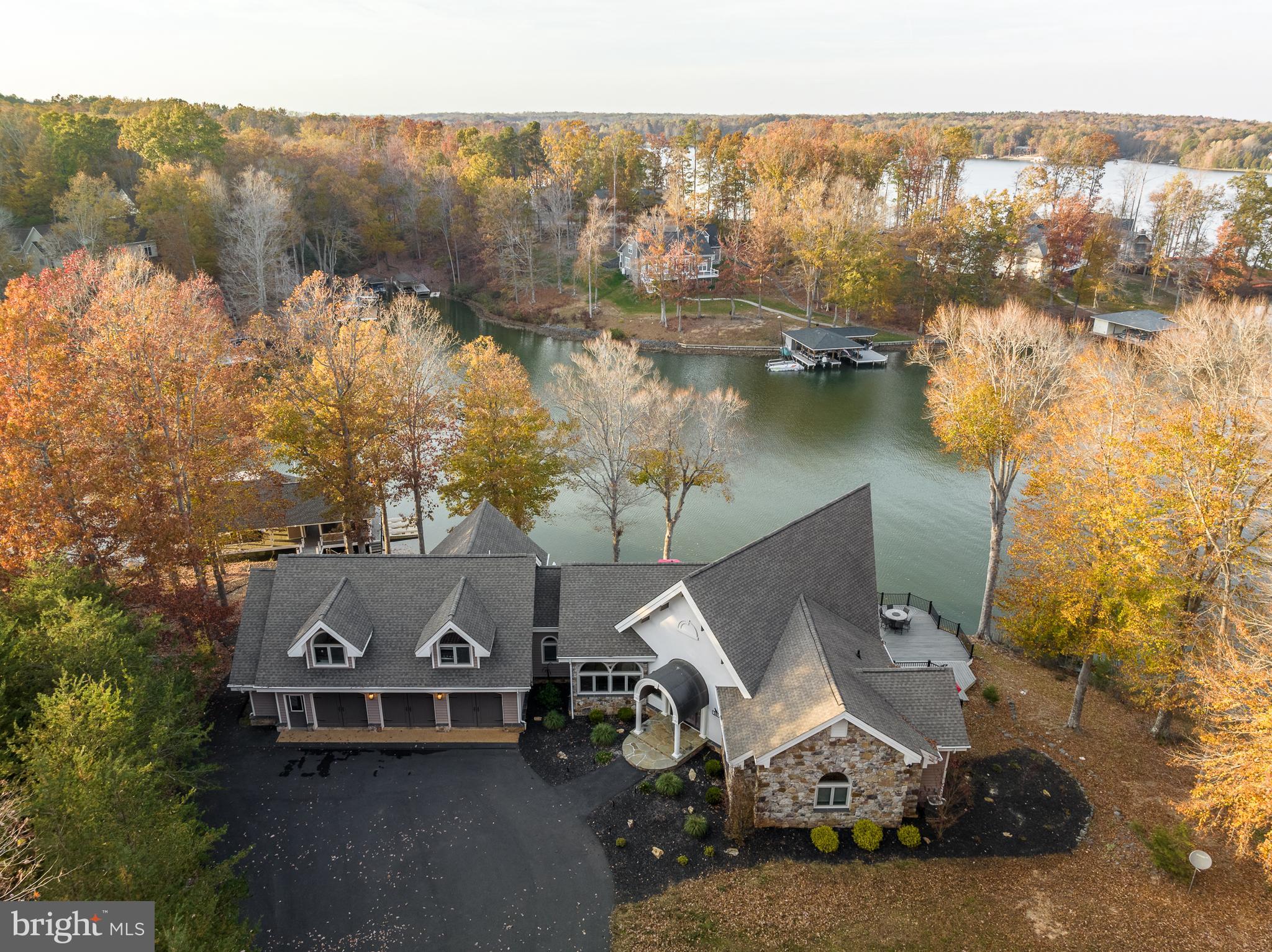 CATS PAW COVE - Residential