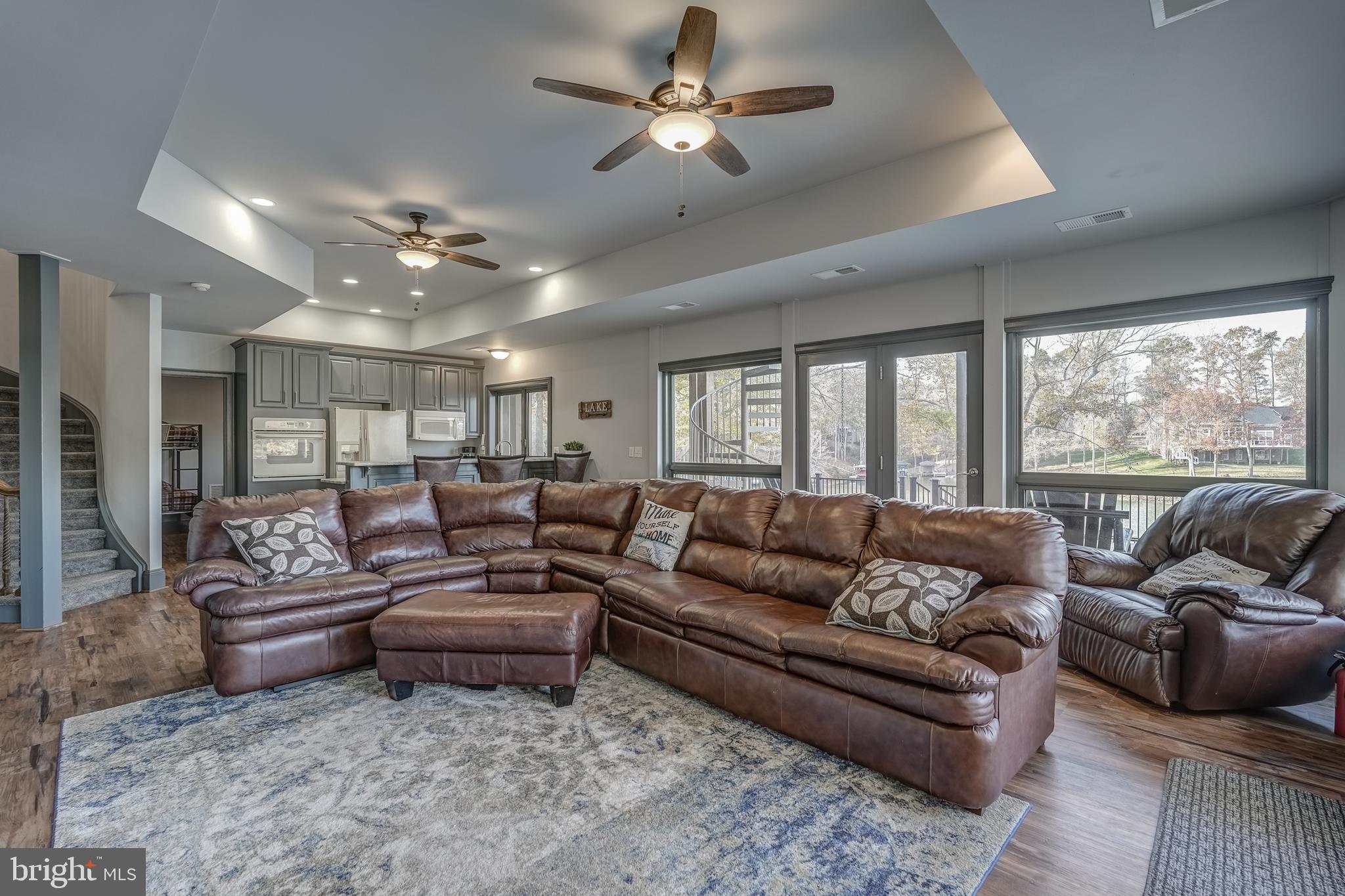 CATS PAW COVE - Residential