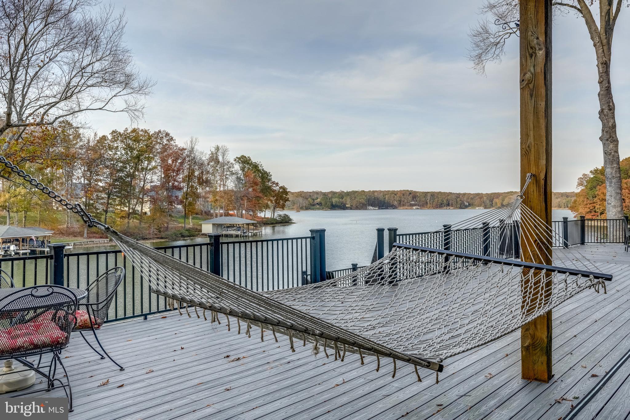 CATS PAW COVE - Residential