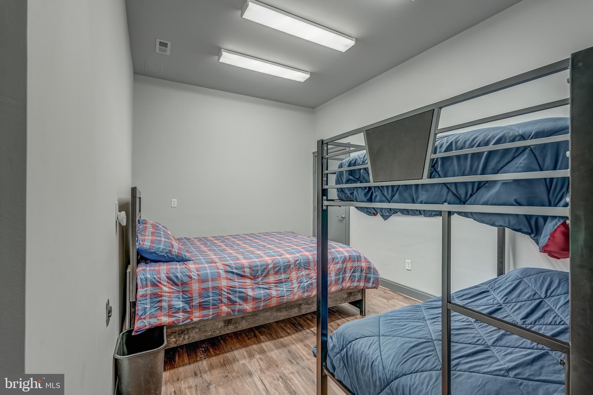 CATS PAW COVE - Residential