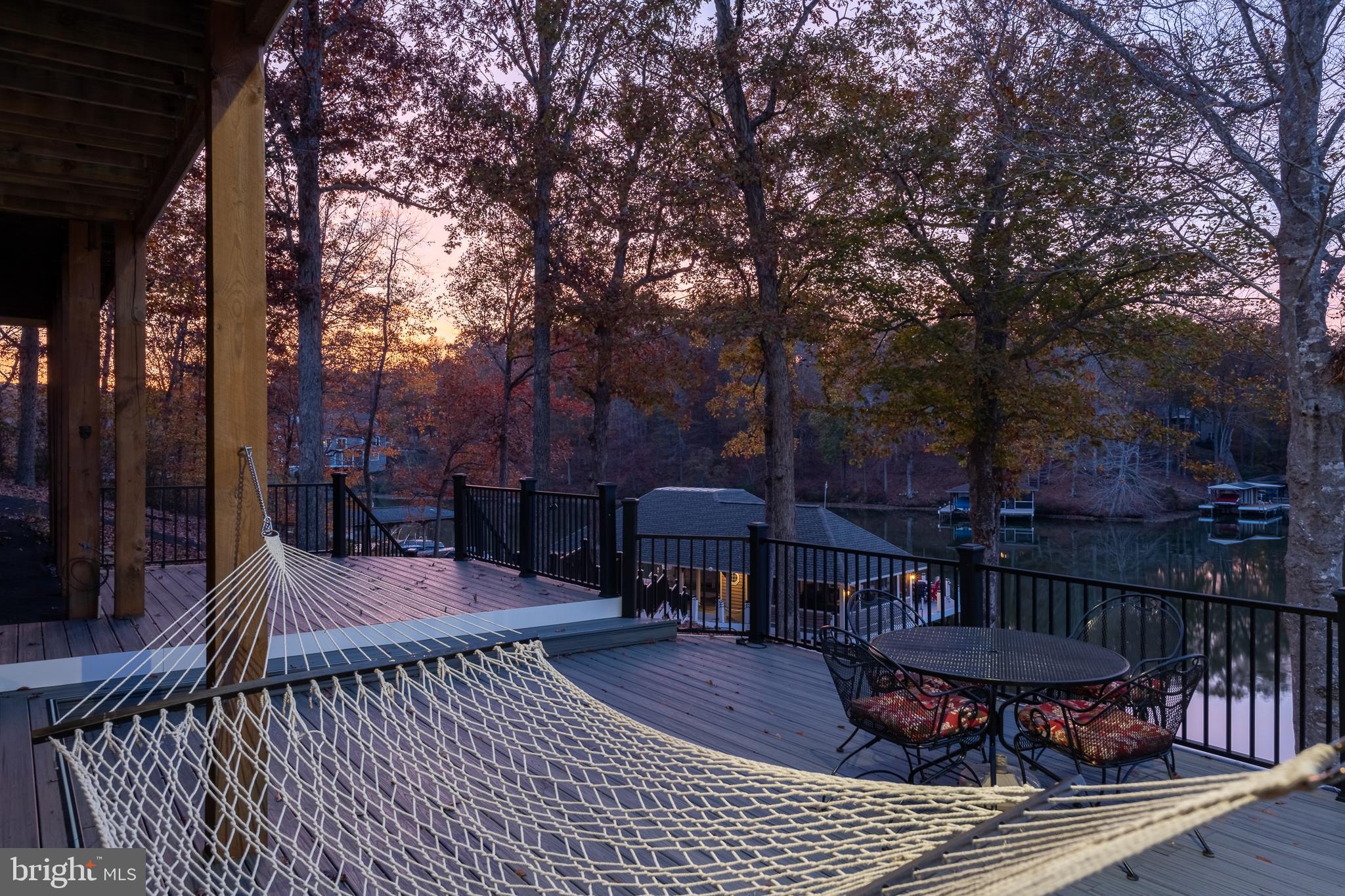 CATS PAW COVE - Residential