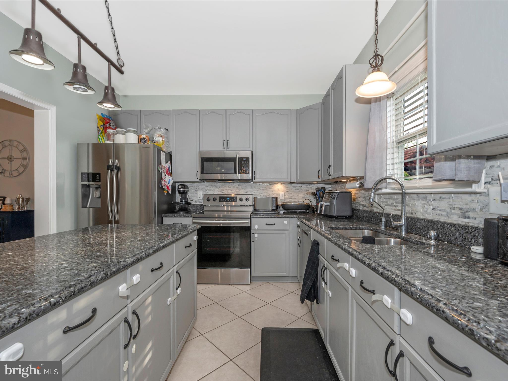 LAUREL RIDGE - Residential