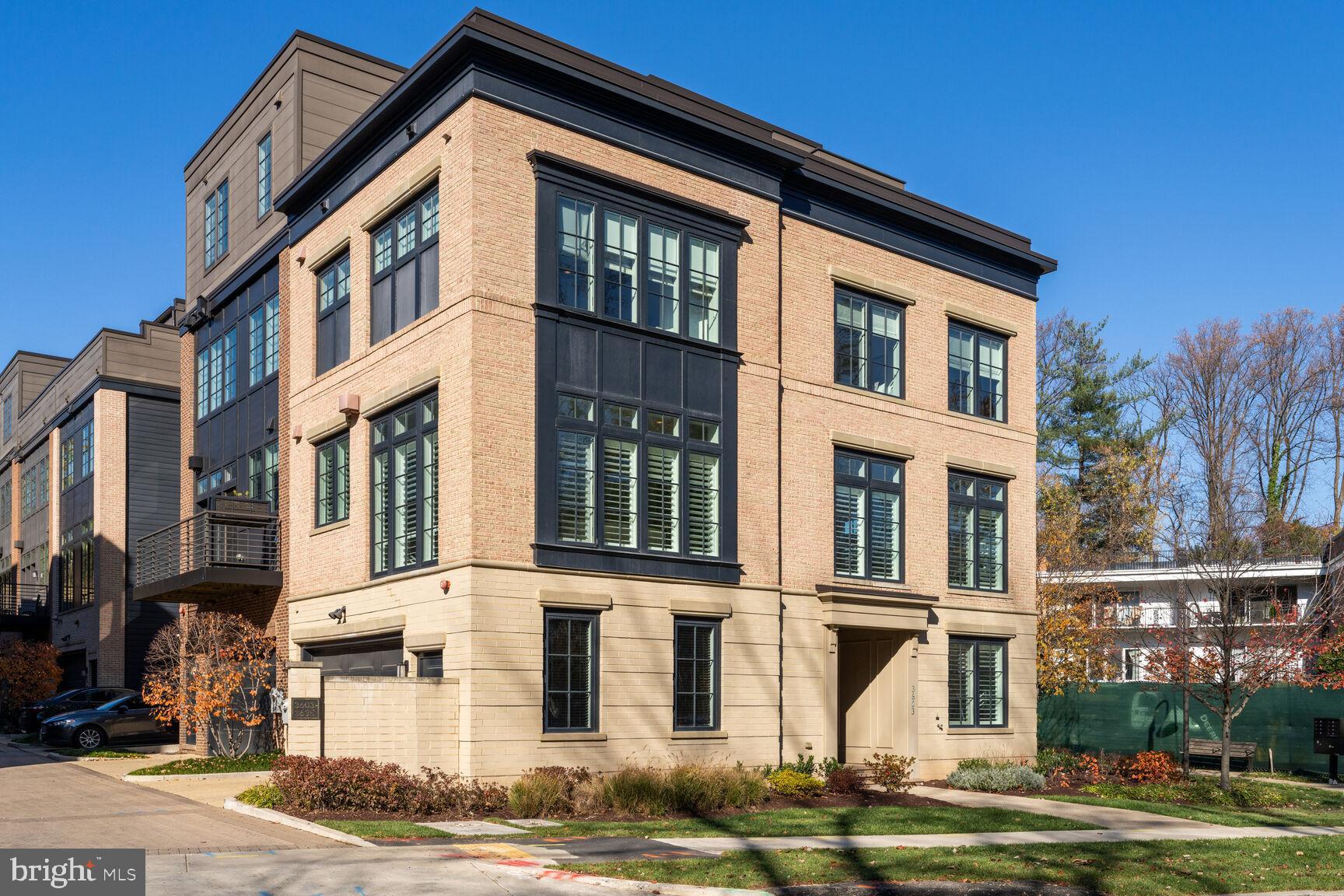 THE BROWNSTONES AT CHEVY CHASE LAKE - Residential