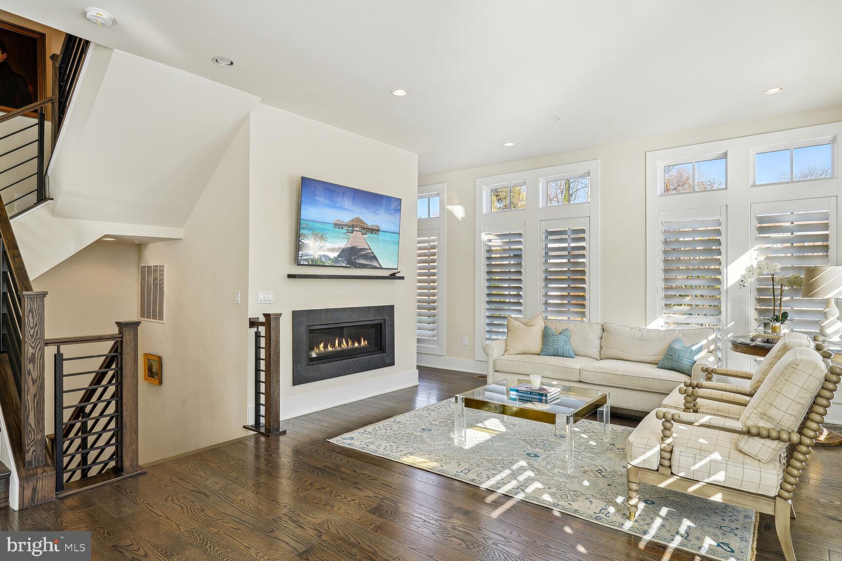 THE BROWNSTONES AT CHEVY CHASE LAKE - Residential