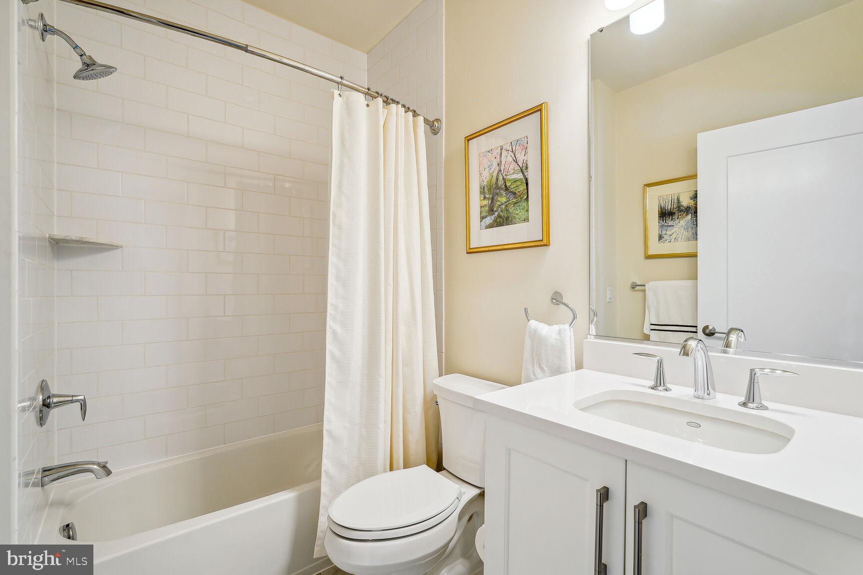 THE BROWNSTONES AT CHEVY CHASE LAKE - Residential