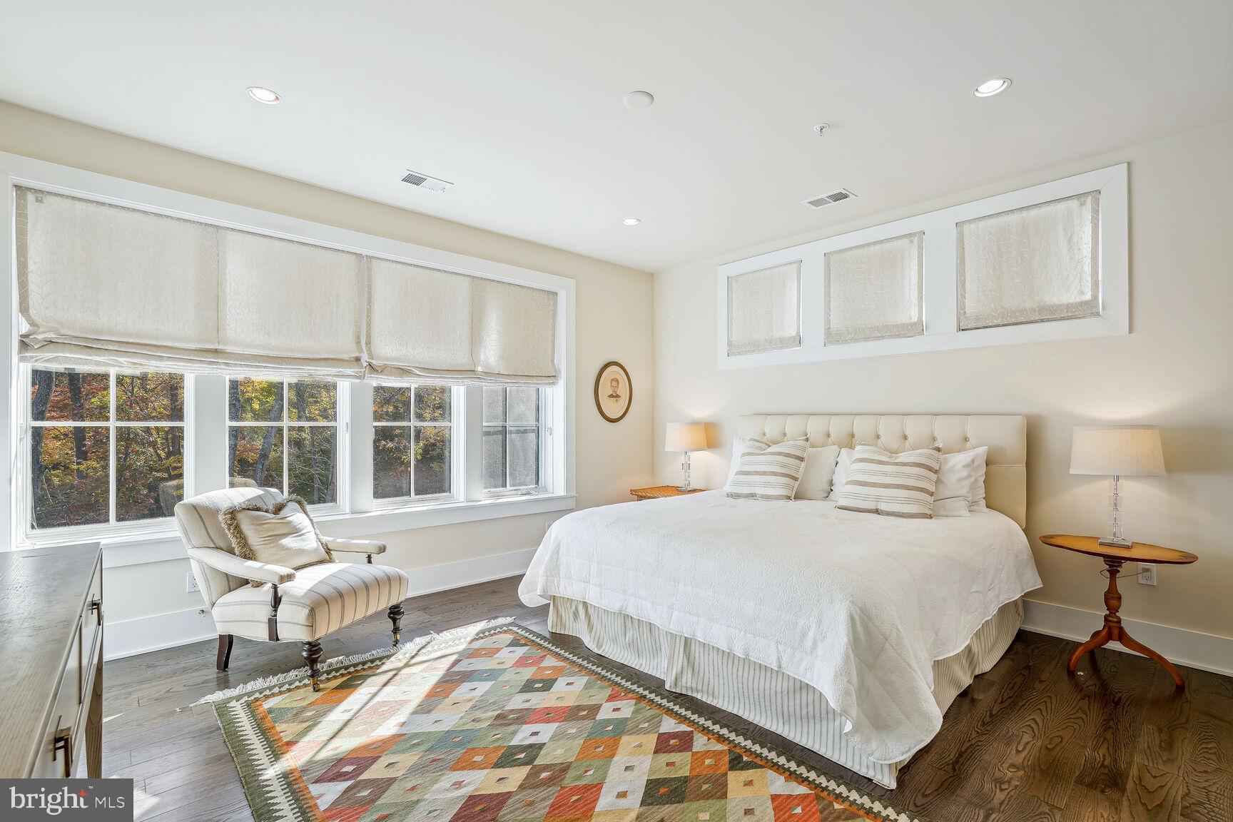 THE BROWNSTONES AT CHEVY CHASE LAKE - Residential