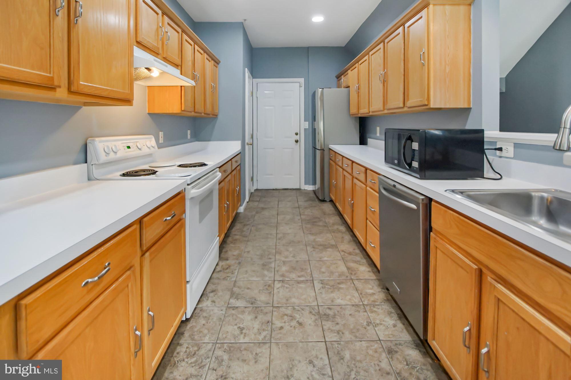 HAMPSHIRE HALL CONDO - Residential